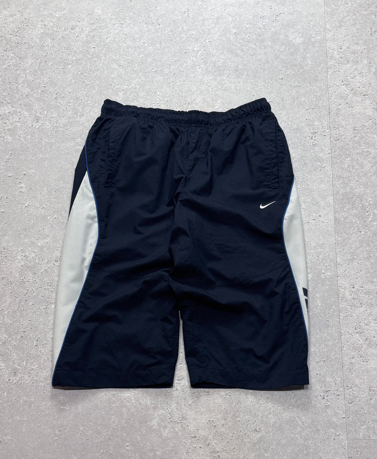 Vintage 2000s Nike Spellout 3/4 Track Shorts (32")