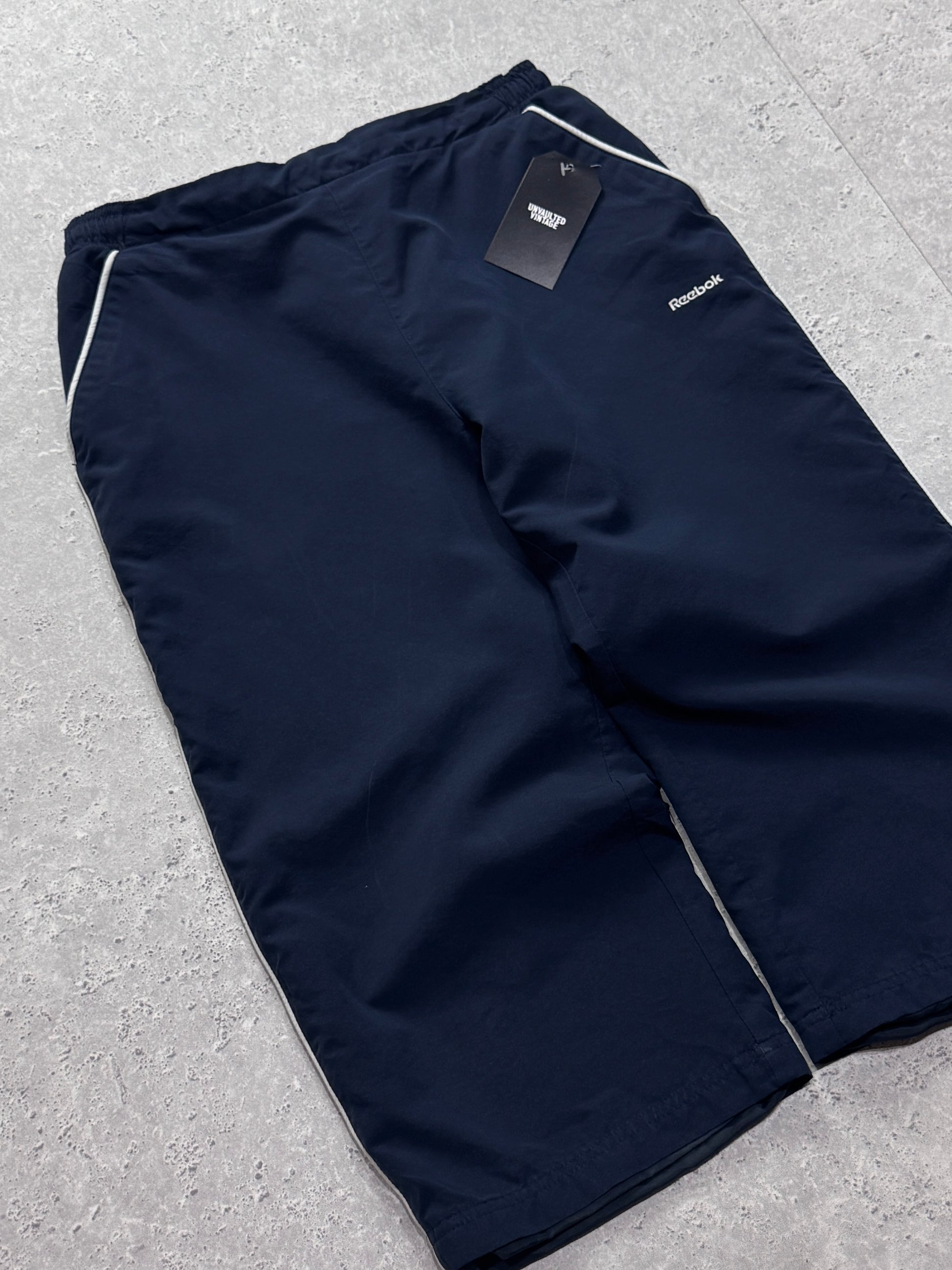 Vintage 2000s Reebok 3/4 Track Shorts (M)