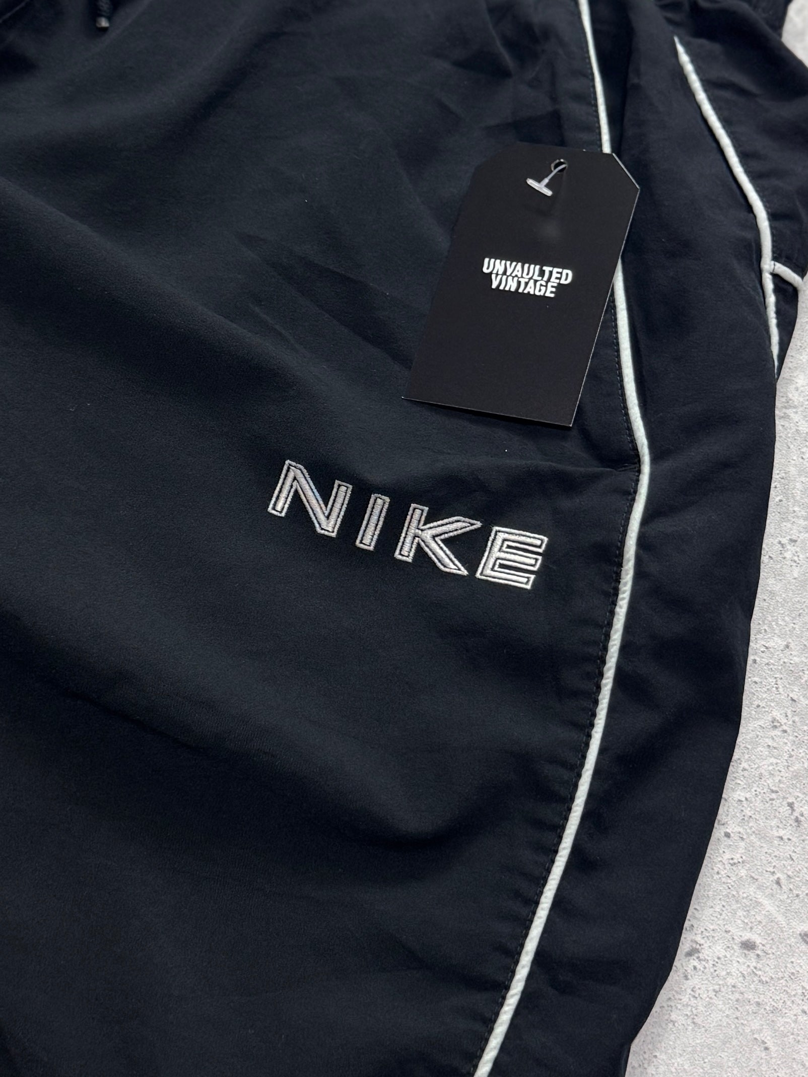 Vintage 2000s Nike Spellout 3/4 Track Shorts (XL)