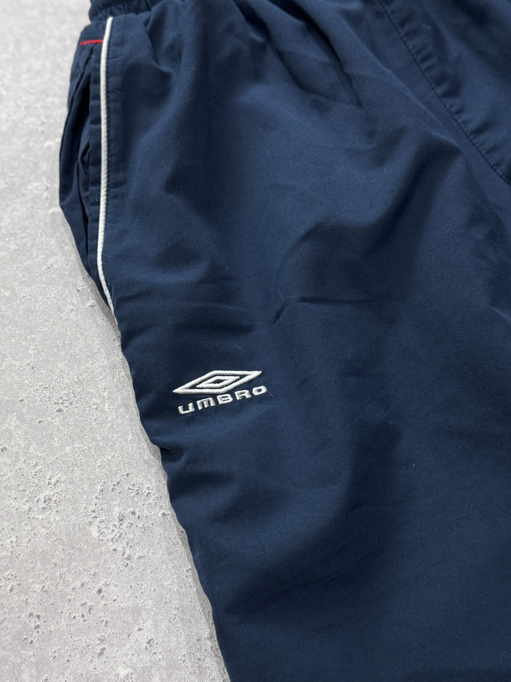 Vintage 2000s Umbro 3/4 Adjustable Track Shorts (L)