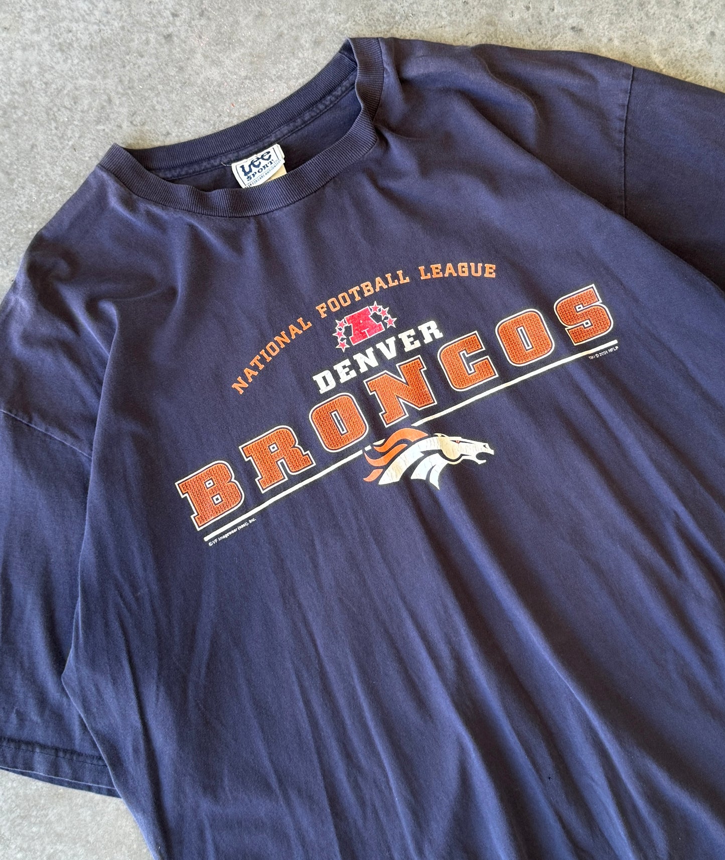 Vintage Denver Broncos NFL Tee (2XL)