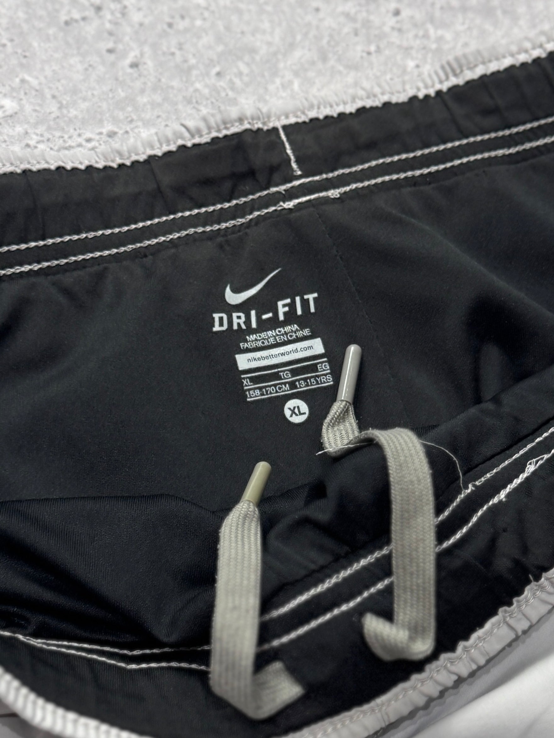 Vintage 2000s Nike Dri Fit Track Shorts (M)