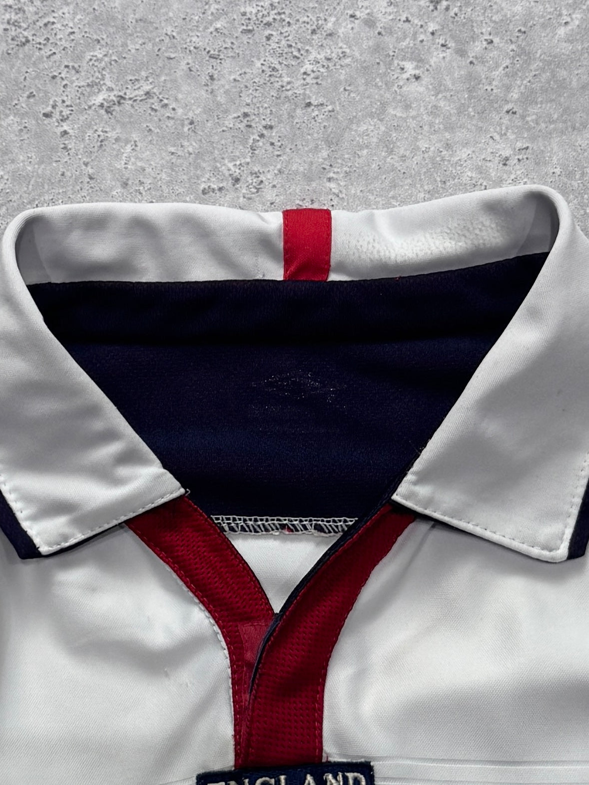 Vintage 2000s Umbro England Football Jersey (L)