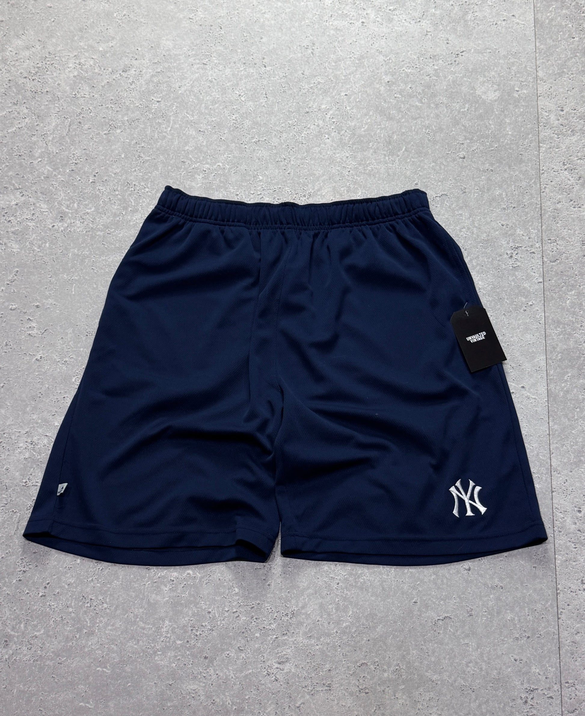 Vintage 2000s New York Yankees Basketball Style Shorts (M)