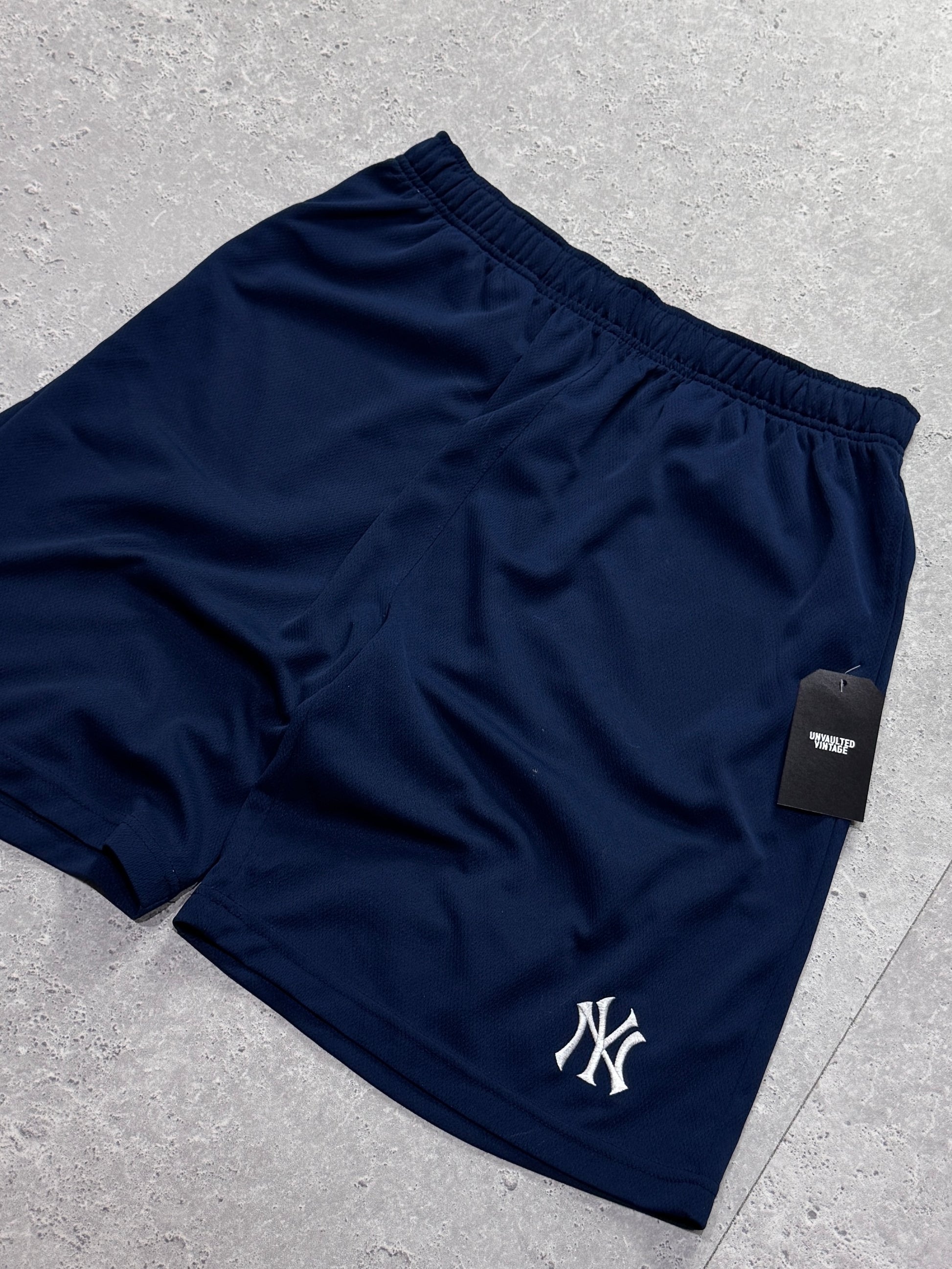 Vintage 2000s New York Yankees Basketball Style Shorts (M)