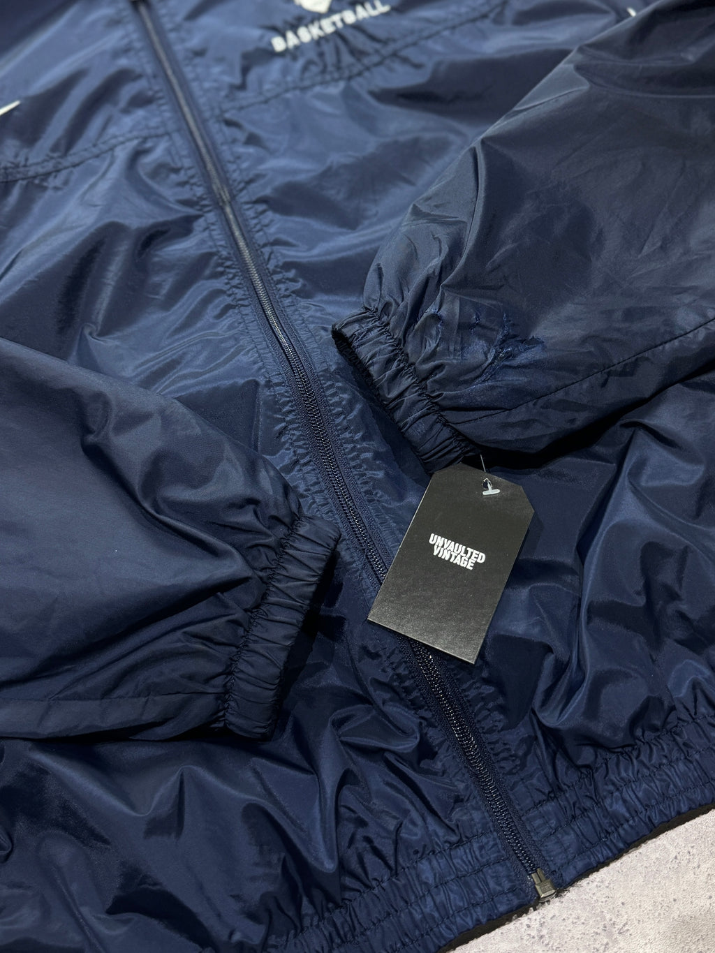 Vintage 2000s Nike X Brunswick Basketball Windbreaker Jacket (L)