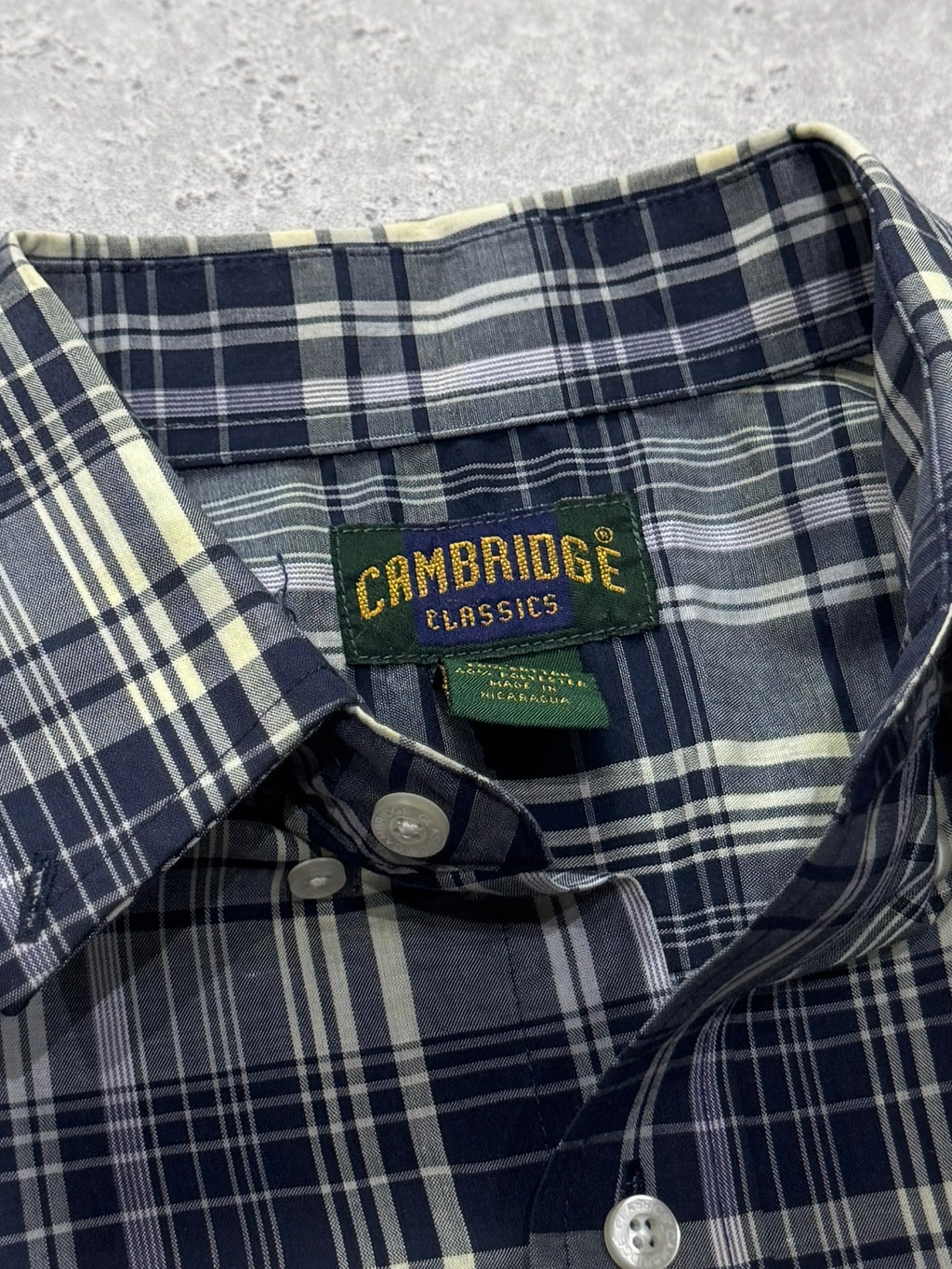 Vintage 2000s Plaid Button Up Shirt (L)