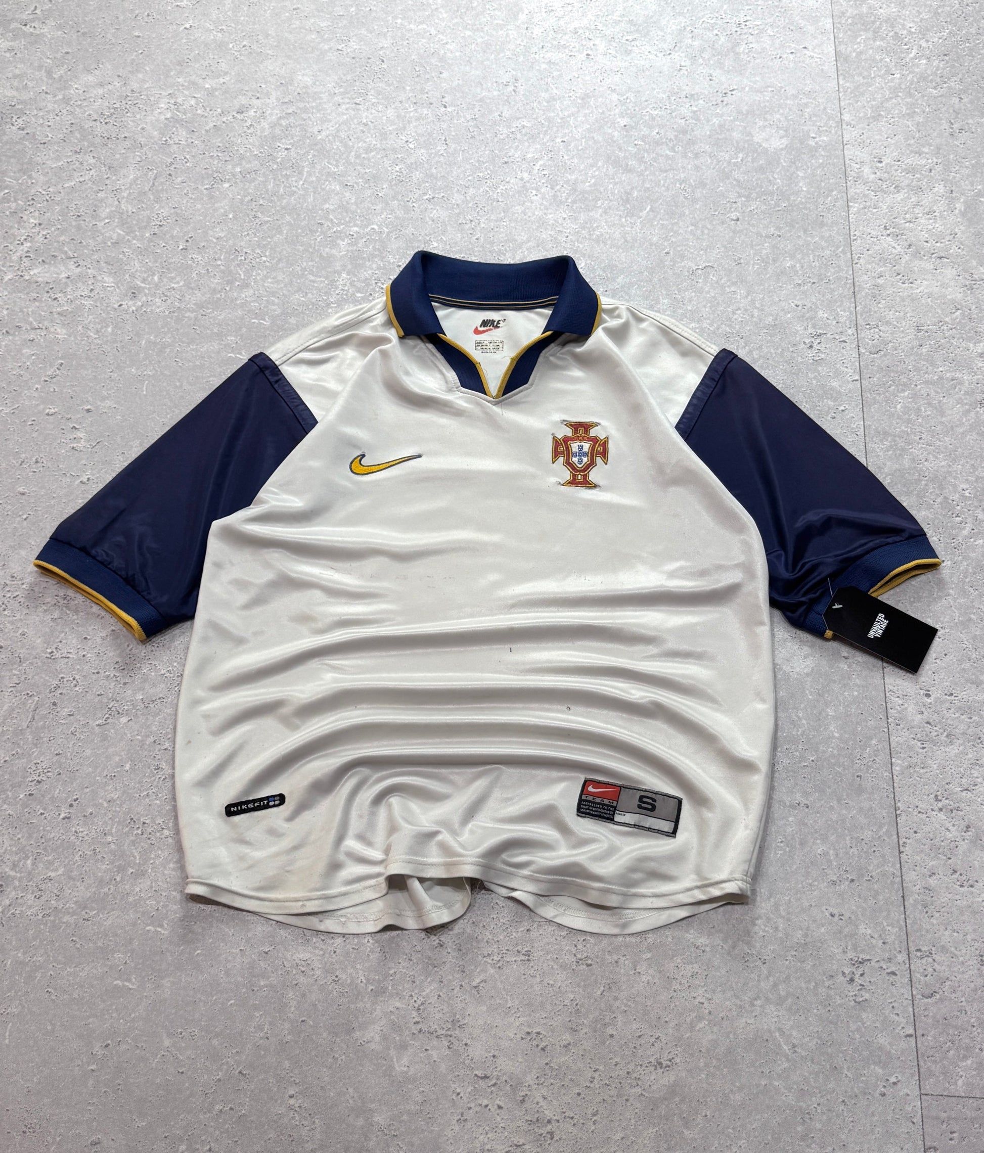 Vintage 2000s Nike X Portugal Football Jersey (M)