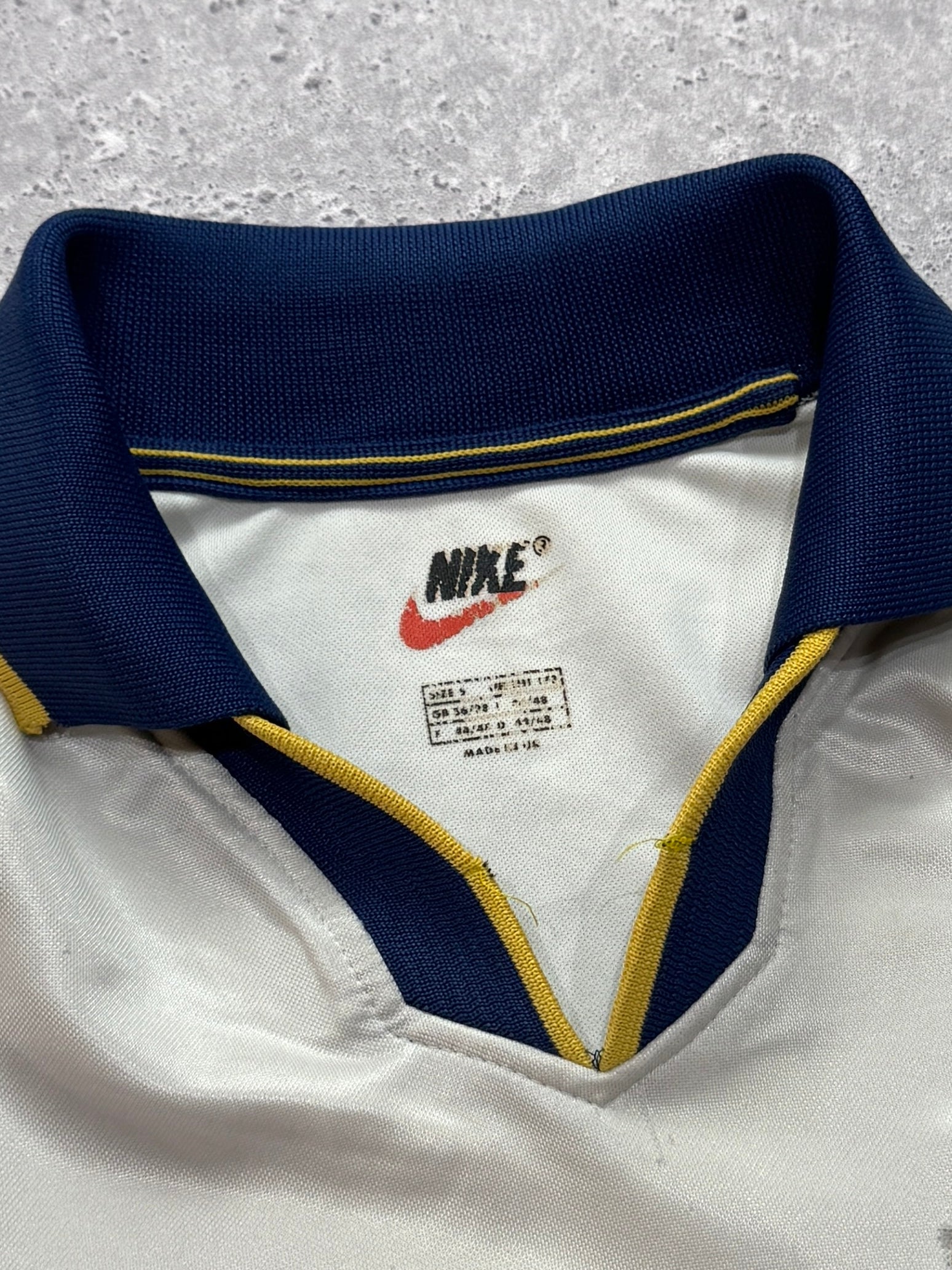 Vintage 2000s Nike X Portugal Football Jersey (M)