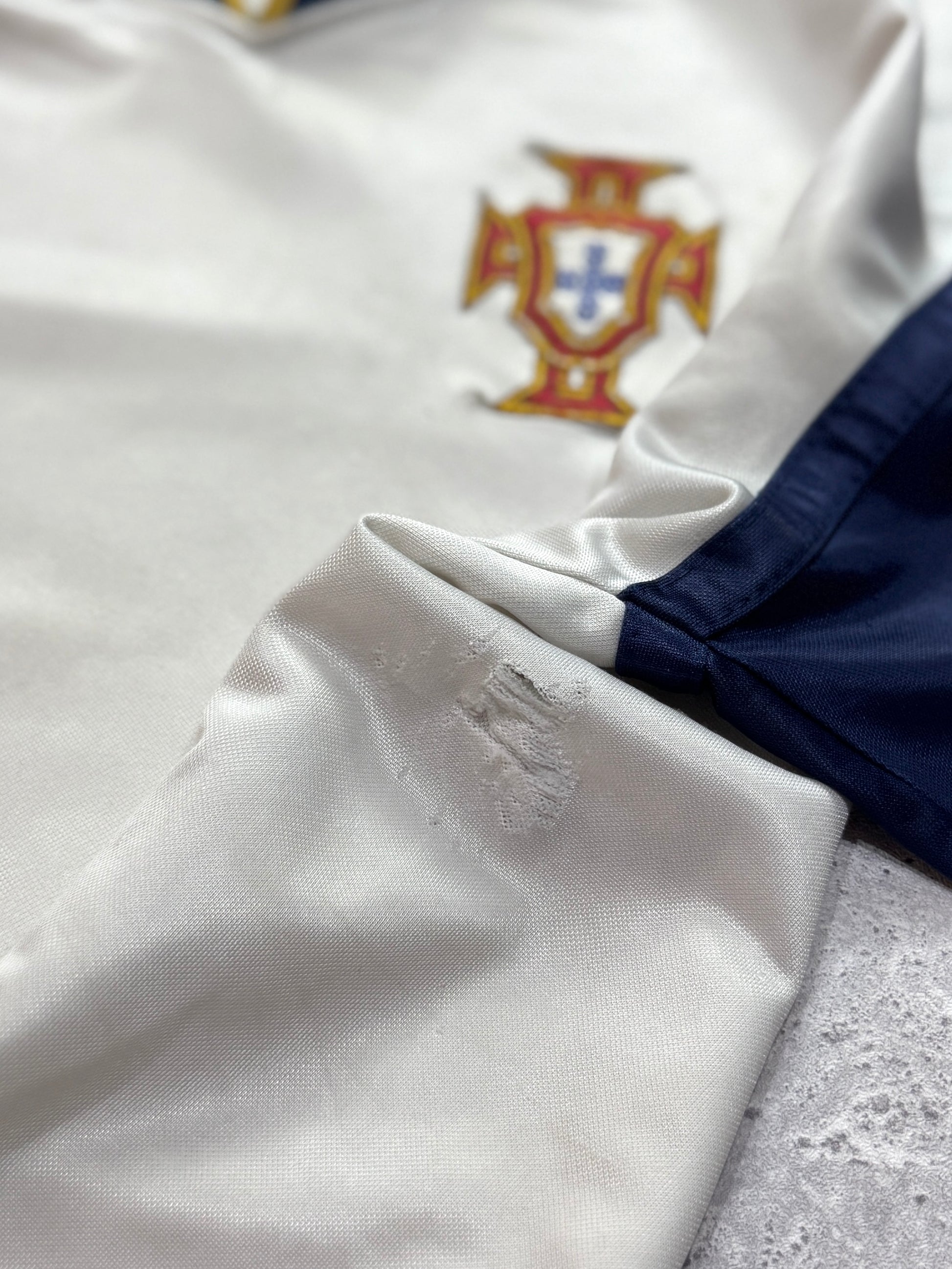 Vintage 2000s Nike X Portugal Football Jersey (M)