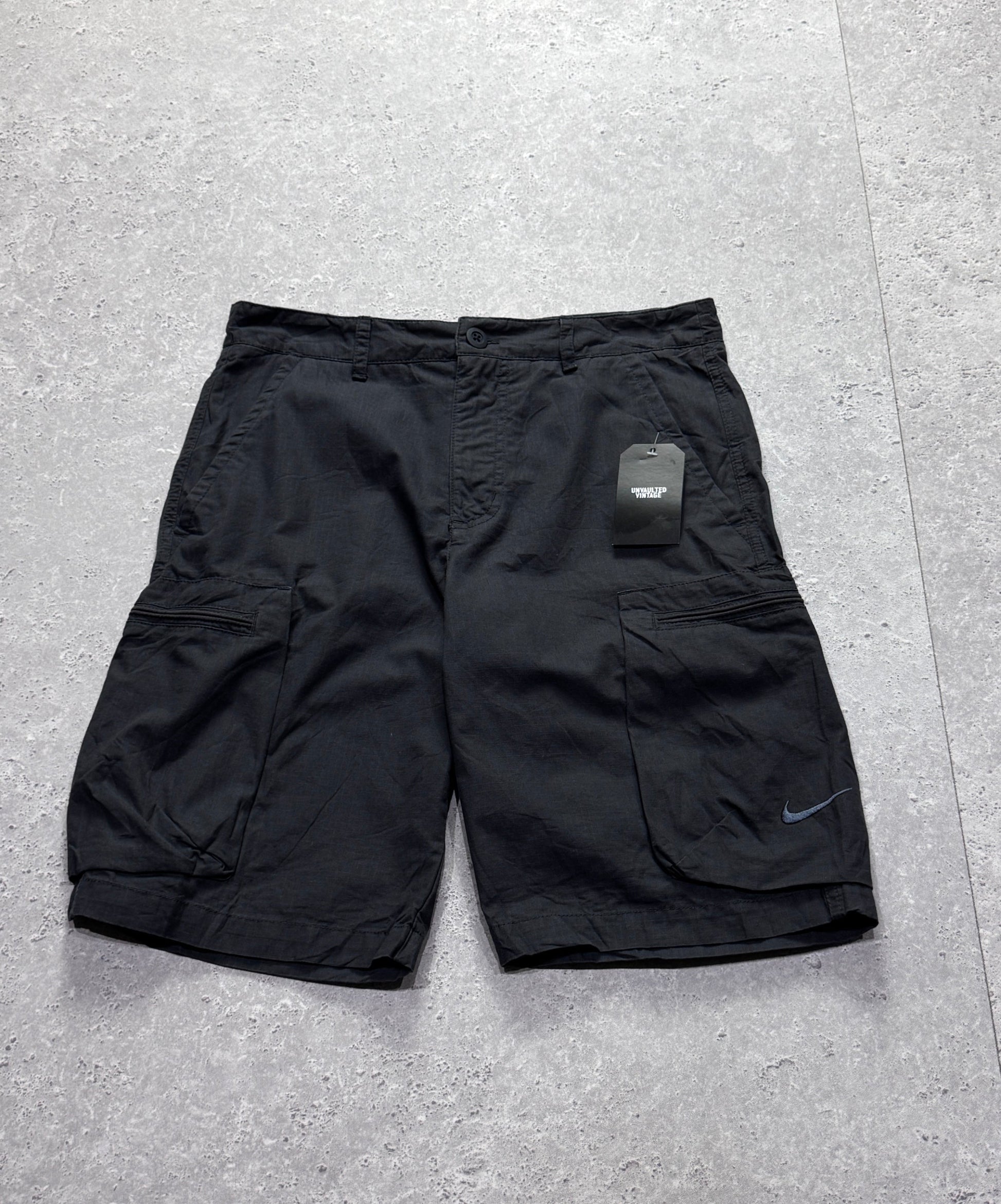 Vintage 2000s Nike Cargo Shorts (M)