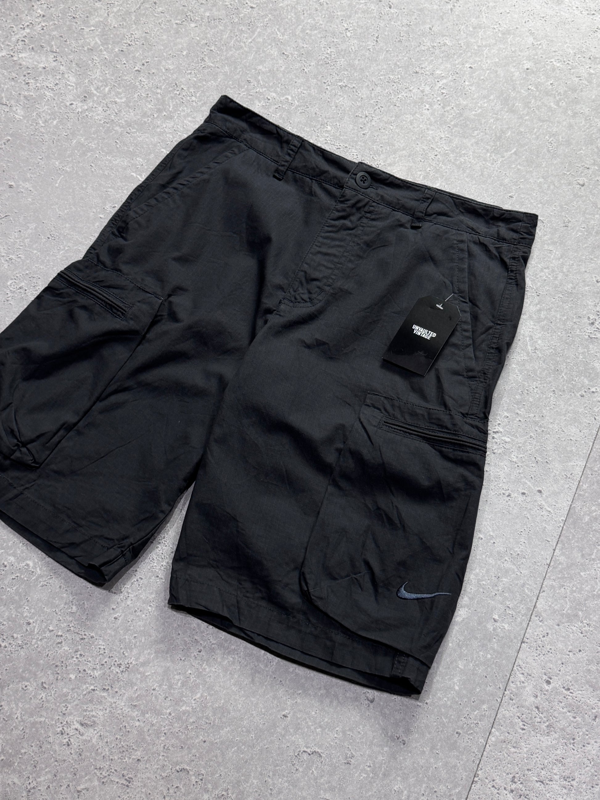 Vintage 2000s Nike Cargo Shorts (M)