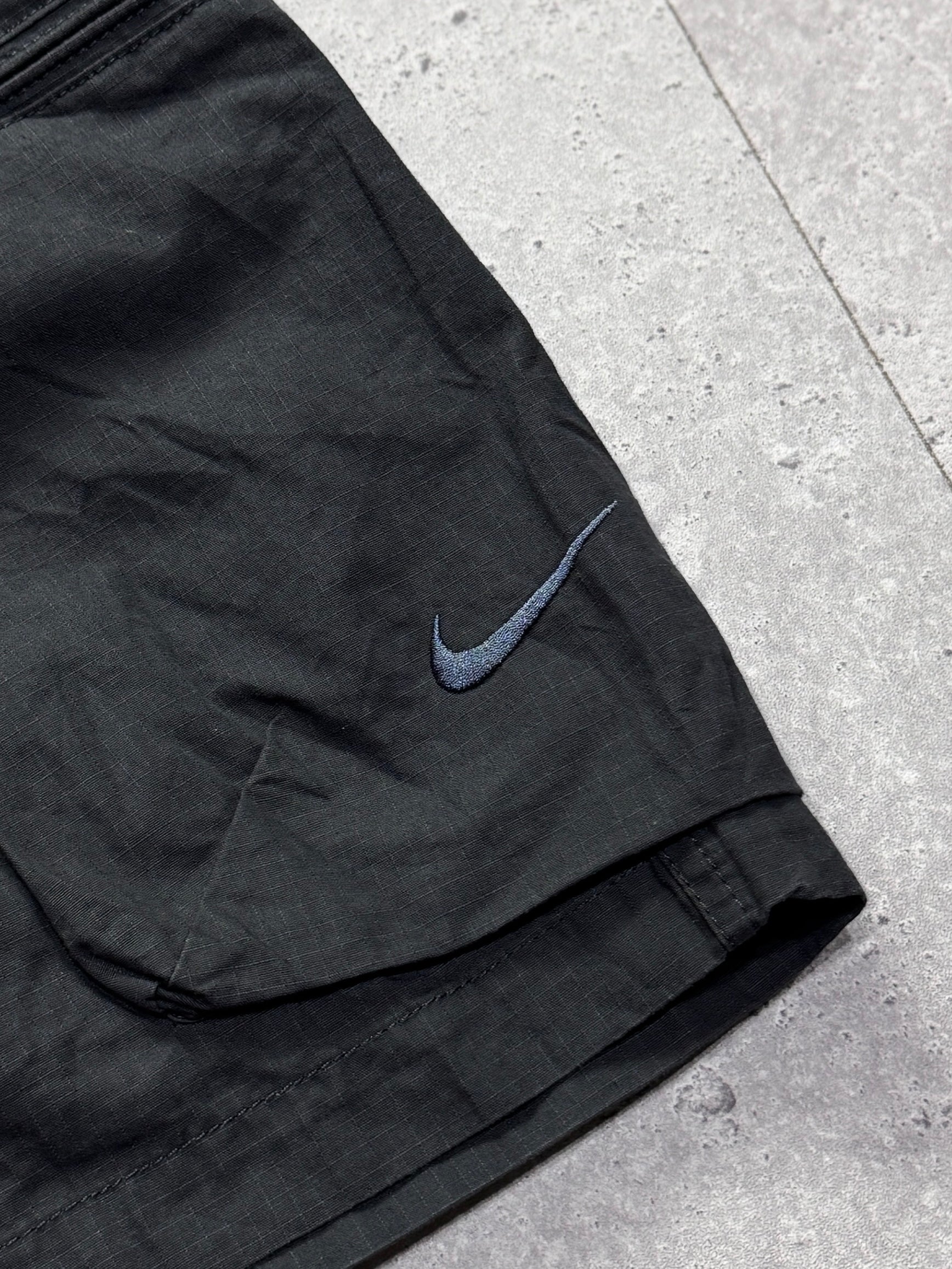 Vintage 2000s Nike Cargo Shorts (M)