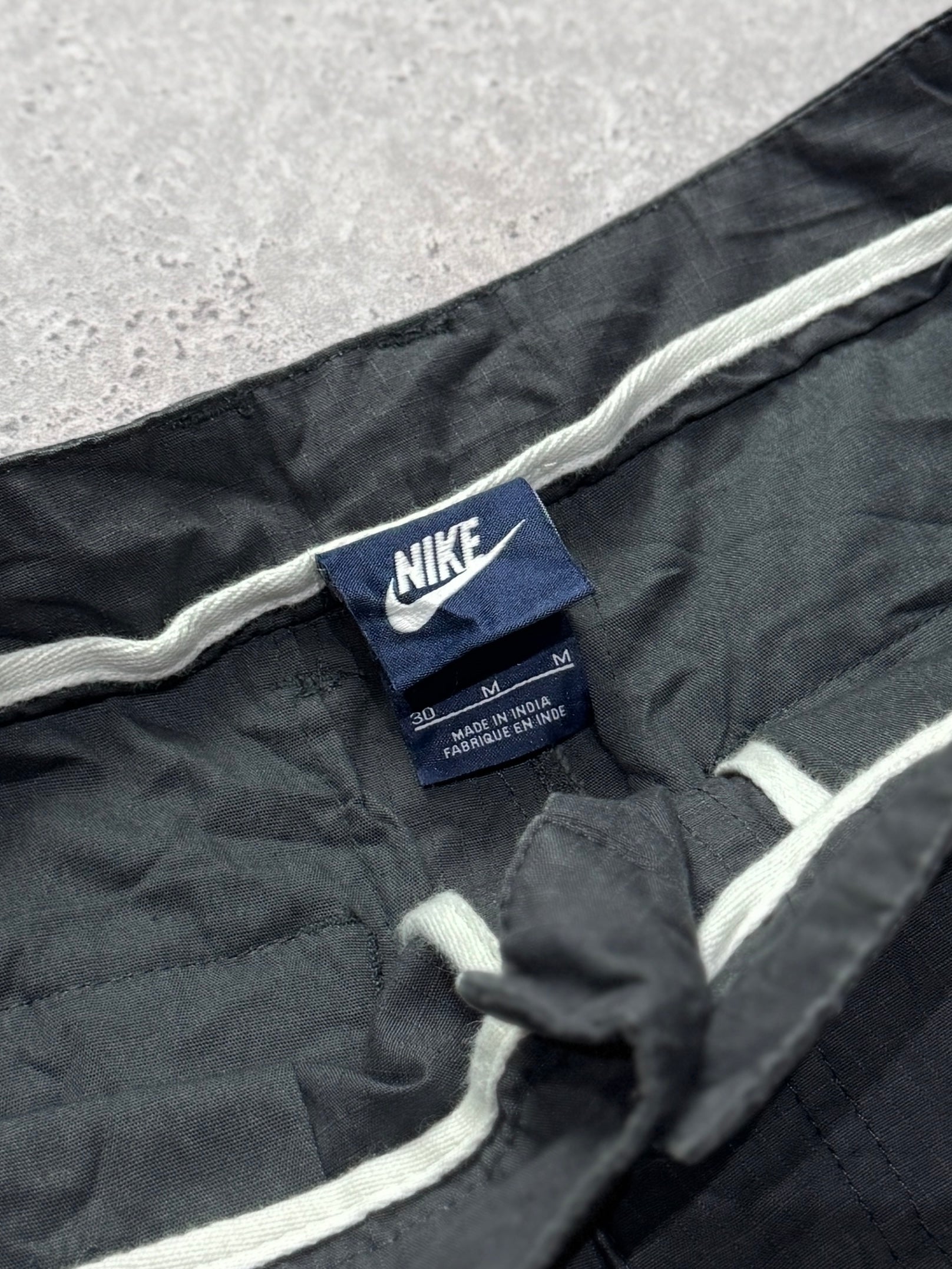 Vintage 2000s Nike Cargo Shorts (M)