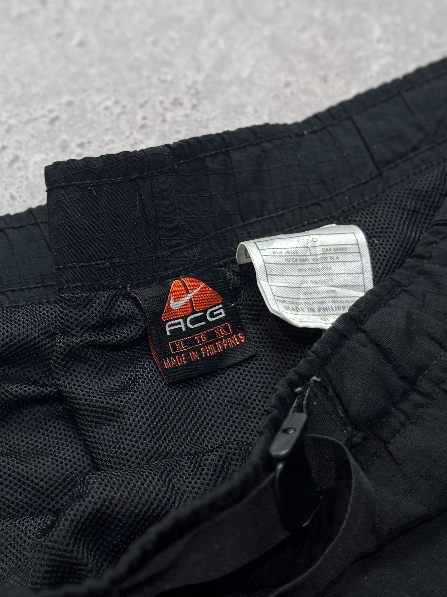 Vintage Nike ACG Trail Hiking Shorts (XL)