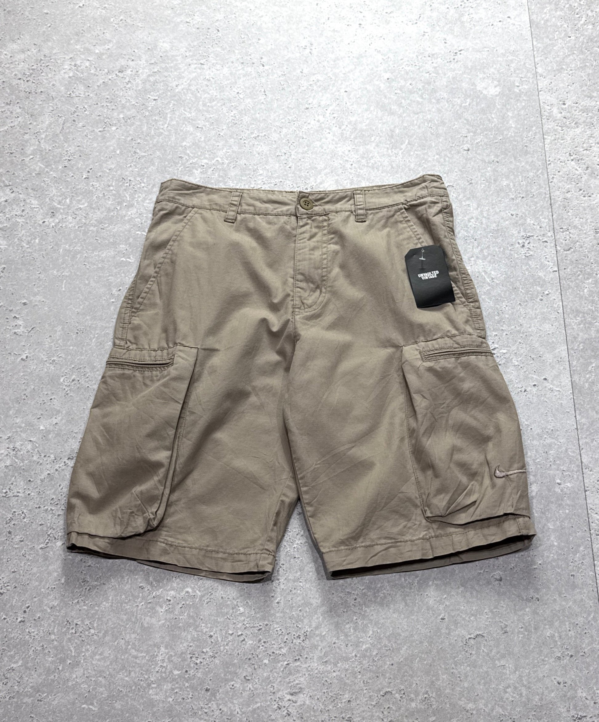 Vintage 2000s Nike Cargo Shorts (M)