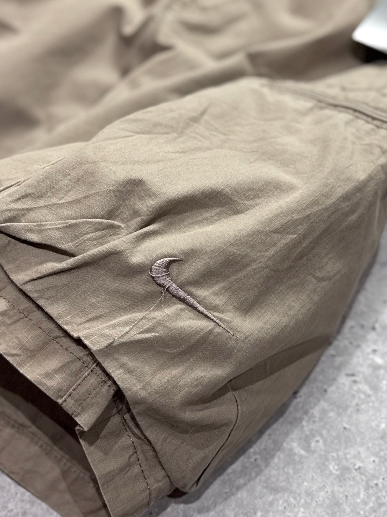 Vintage 2000s Nike Cargo Shorts (M)