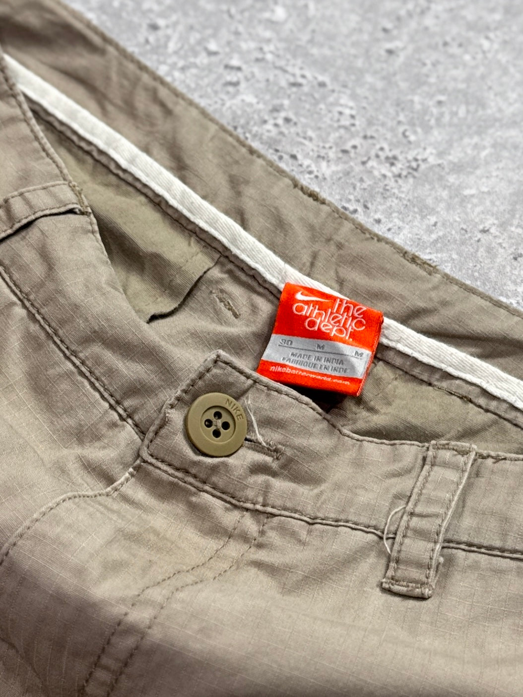 Vintage 2000s Nike Cargo Shorts (M)