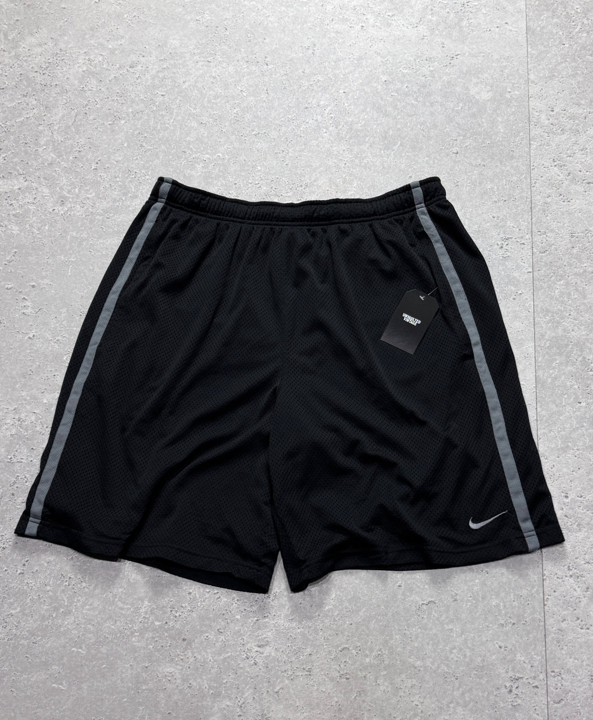 Vintage 2000s Nike Basketball Shorts (L)