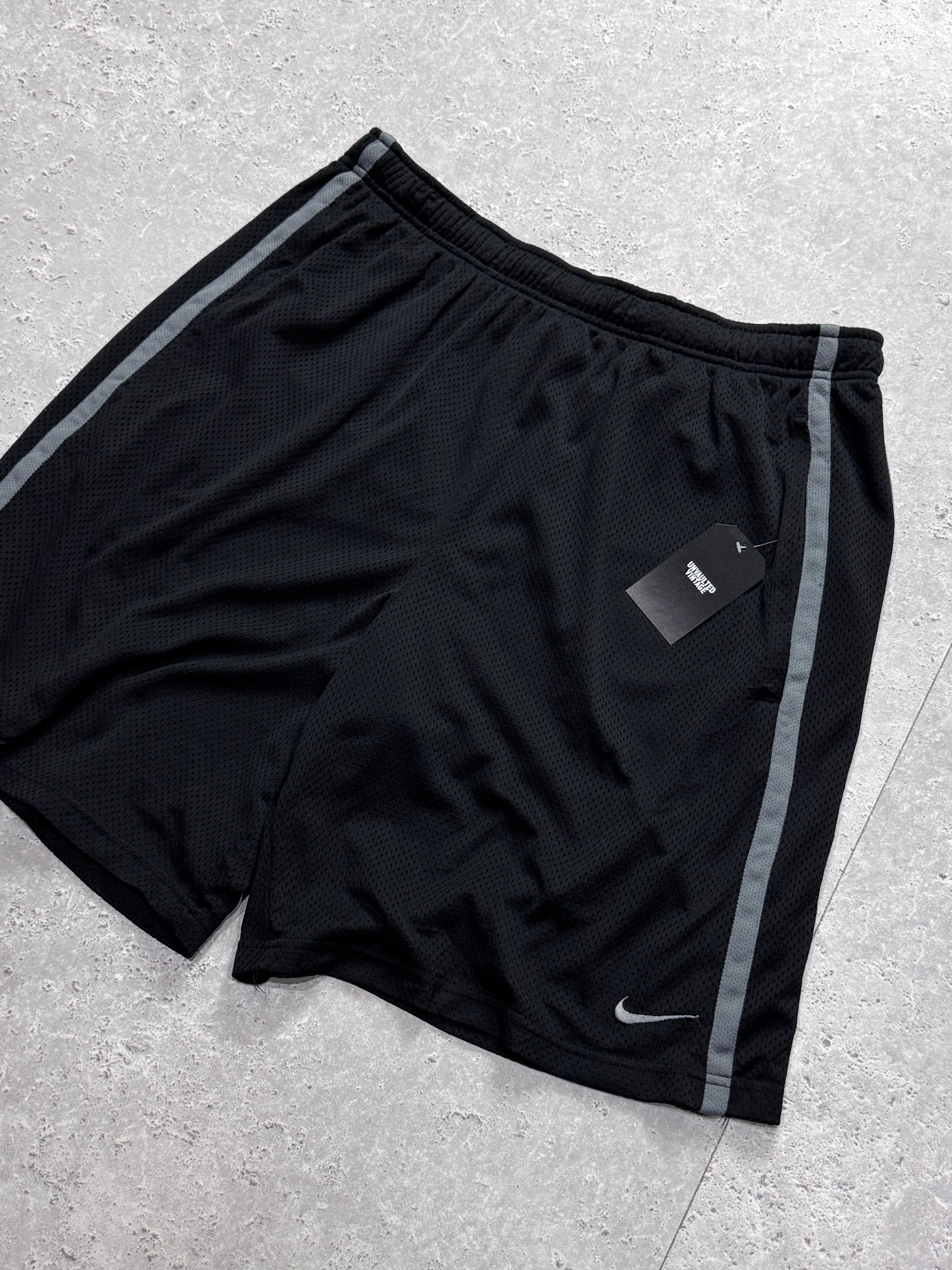 Vintage 2000s Nike Basketball Shorts (L)