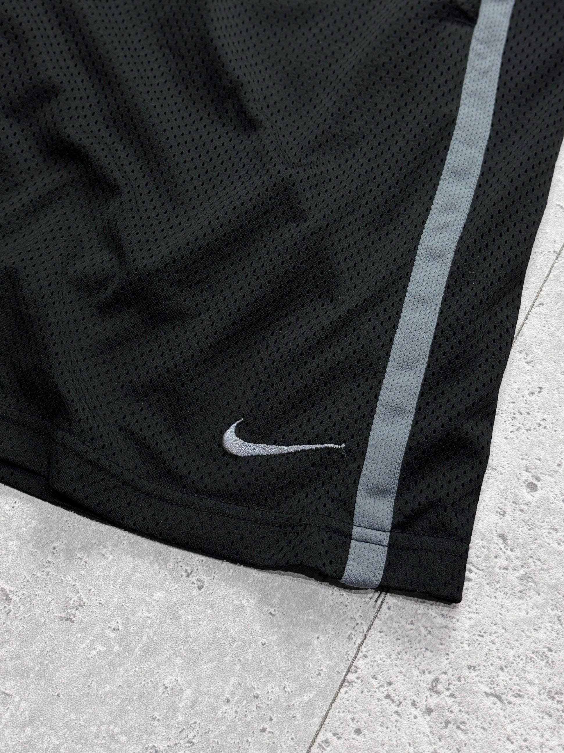 Vintage 2000s Nike Basketball Shorts (L)