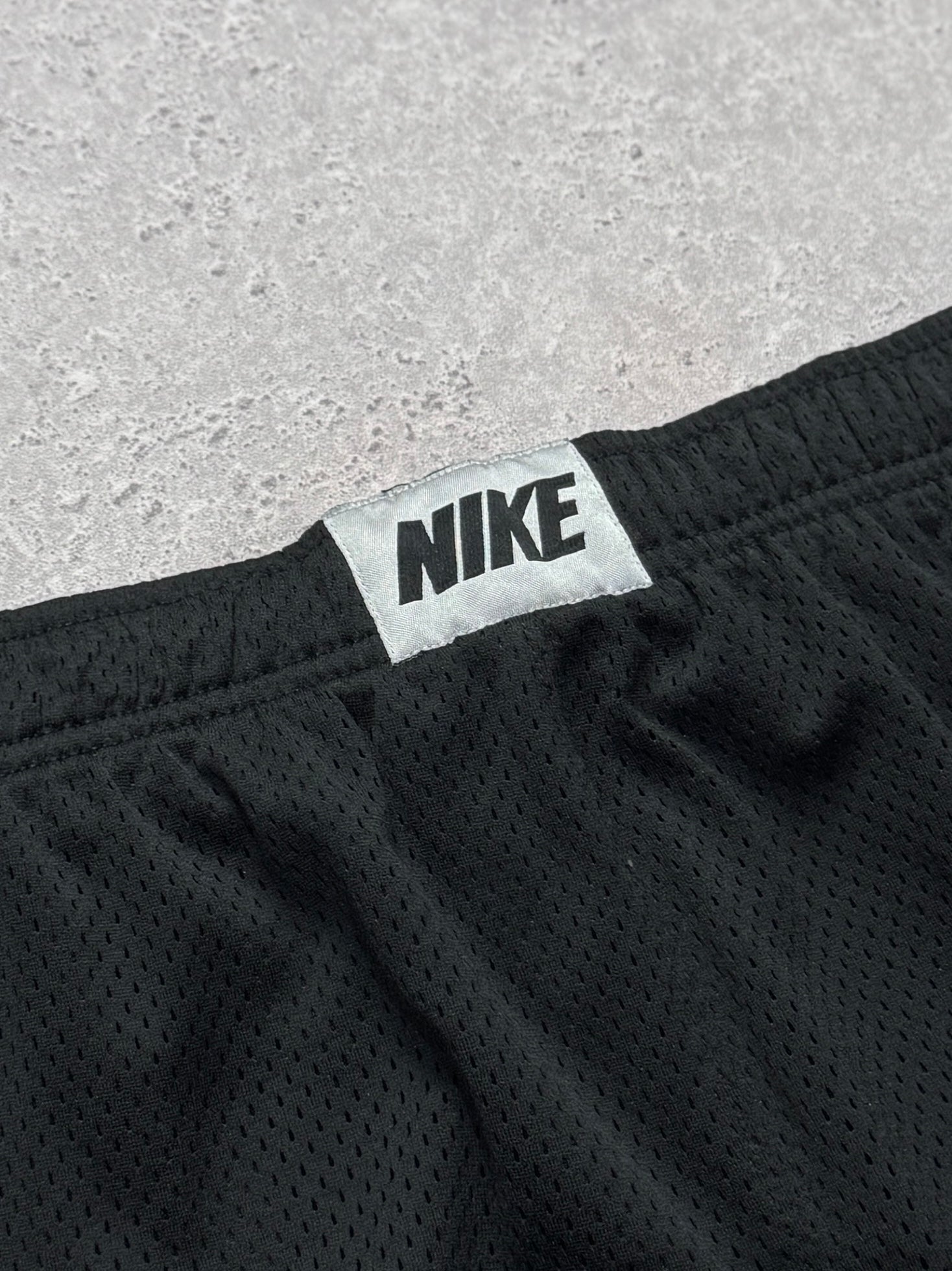 Vintage 2000s Nike Basketball Shorts (L)