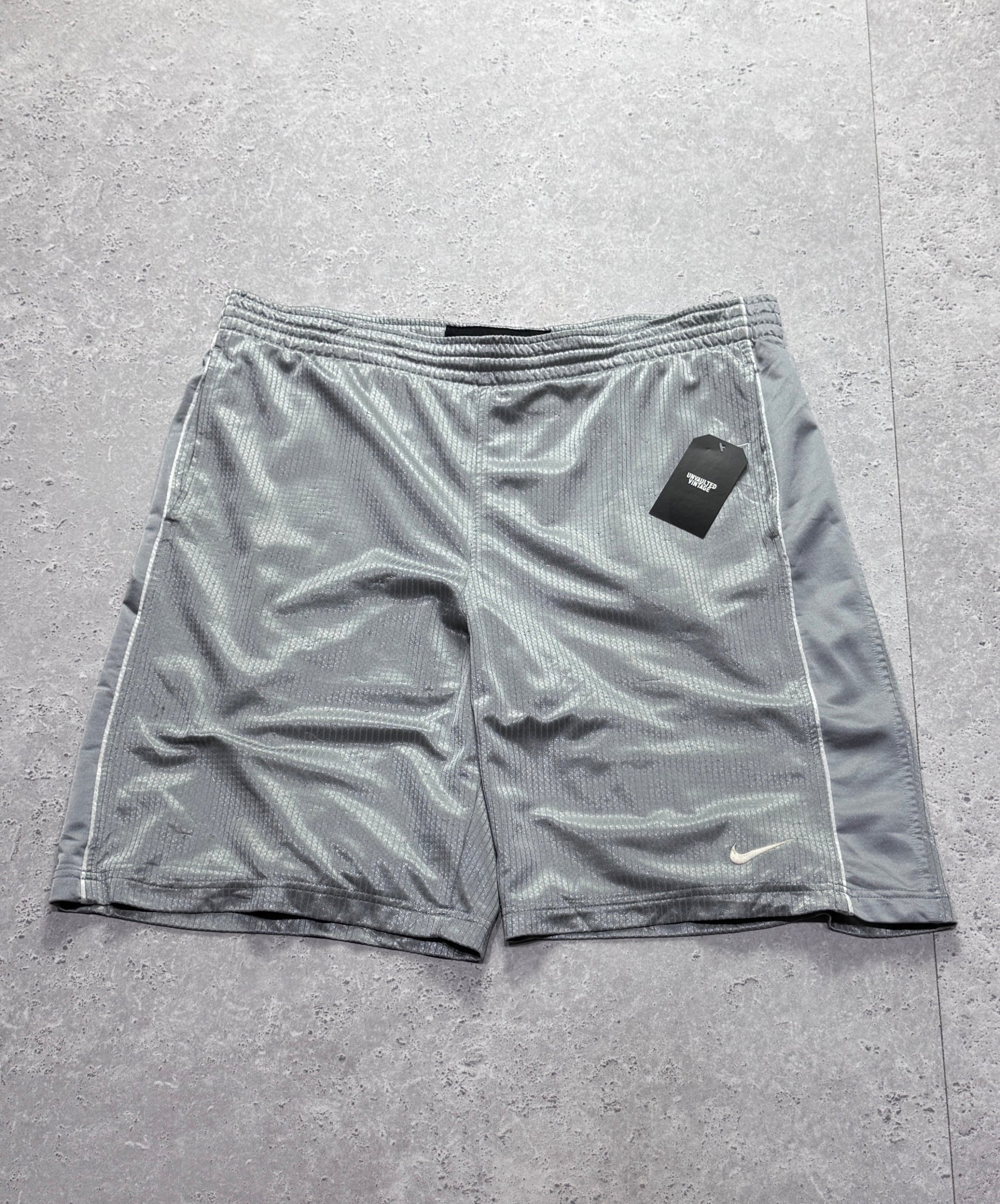 Vintage 2000s Nike Basketball Shorts (L)