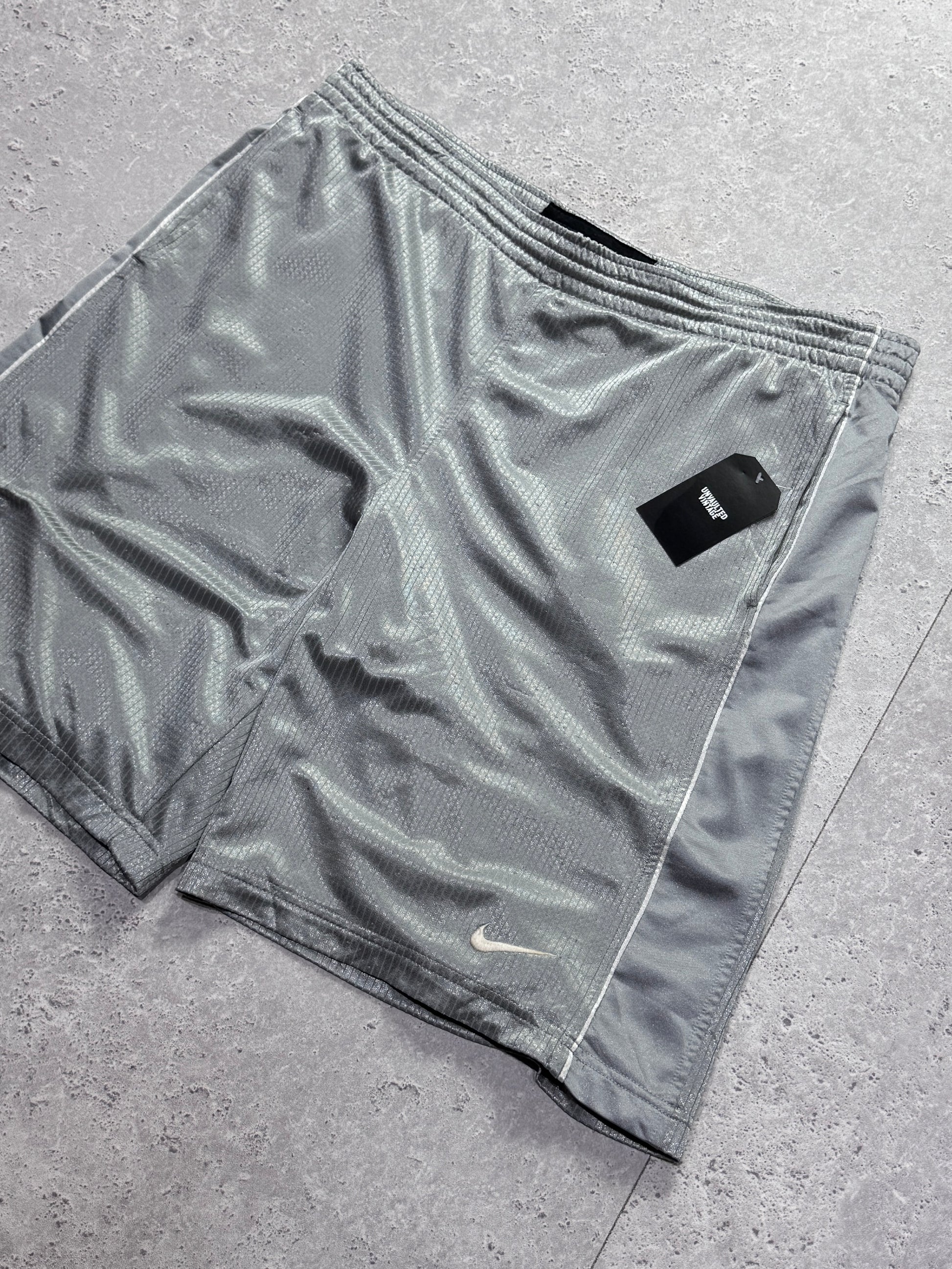 Vintage 2000s Nike Basketball Shorts (L)