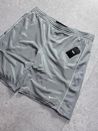 Vintage 2000s Nike Basketball Shorts (L)