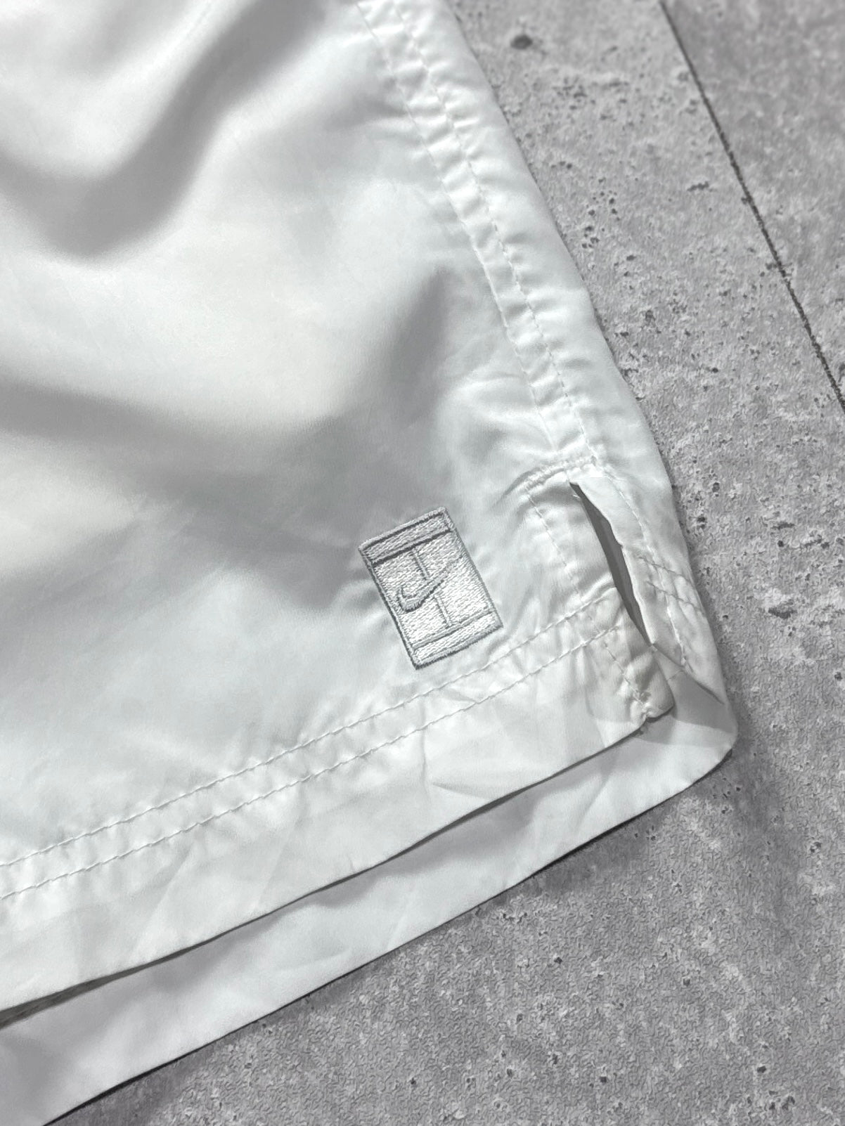 Vintage 2000s Nike Tennis Track Shorts (L)