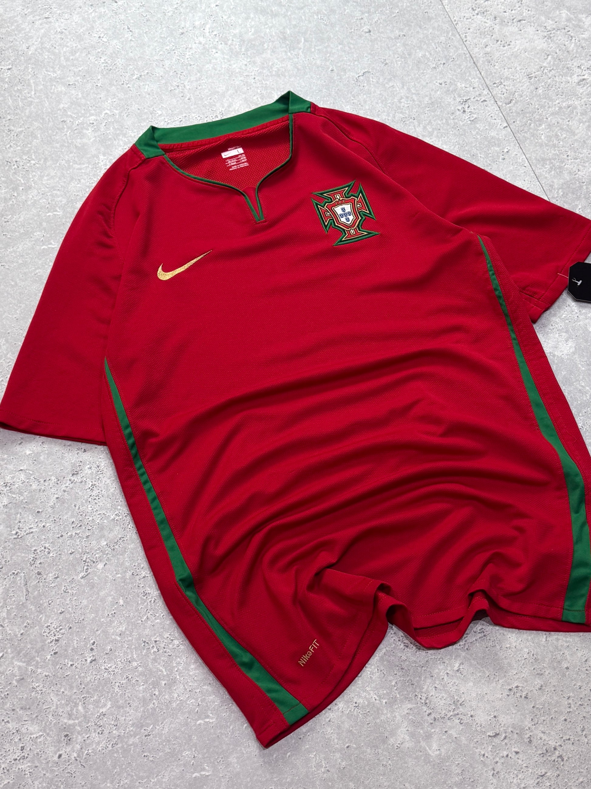 Vintage 2000s Nike X Portugal Football Jersey (L)