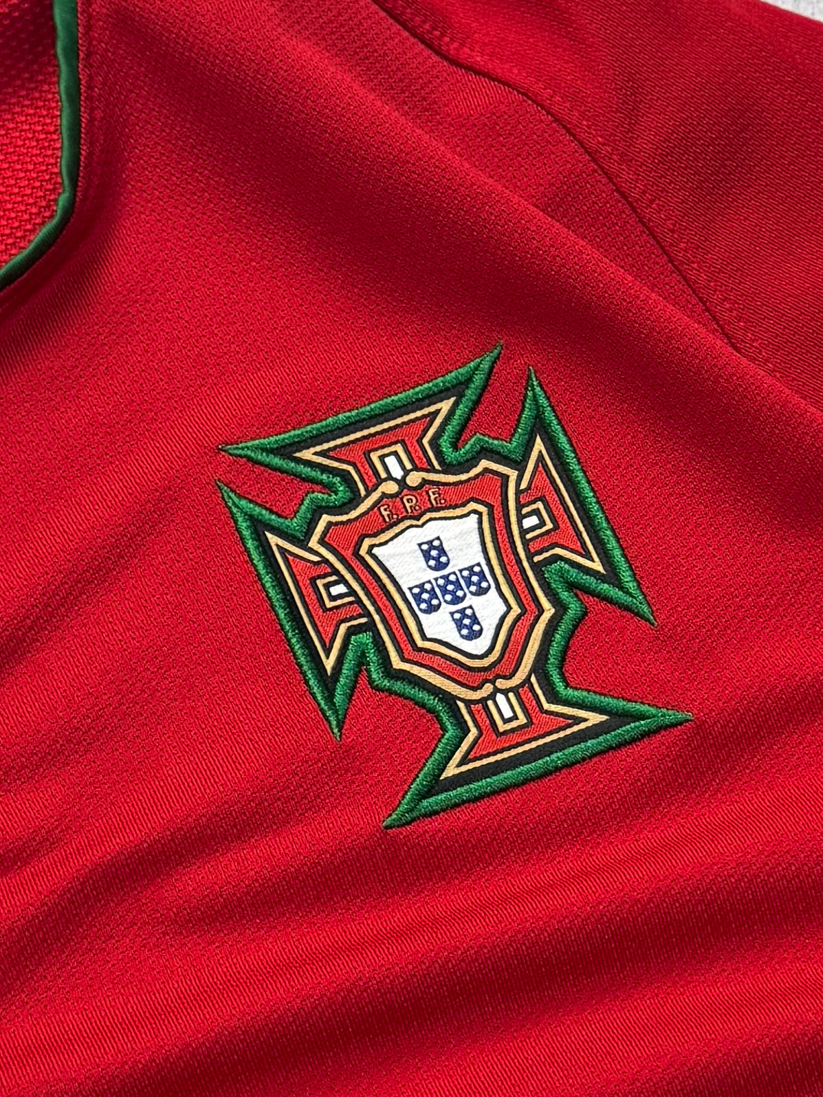 Vintage 2000s Nike X Portugal Football Jersey (L)