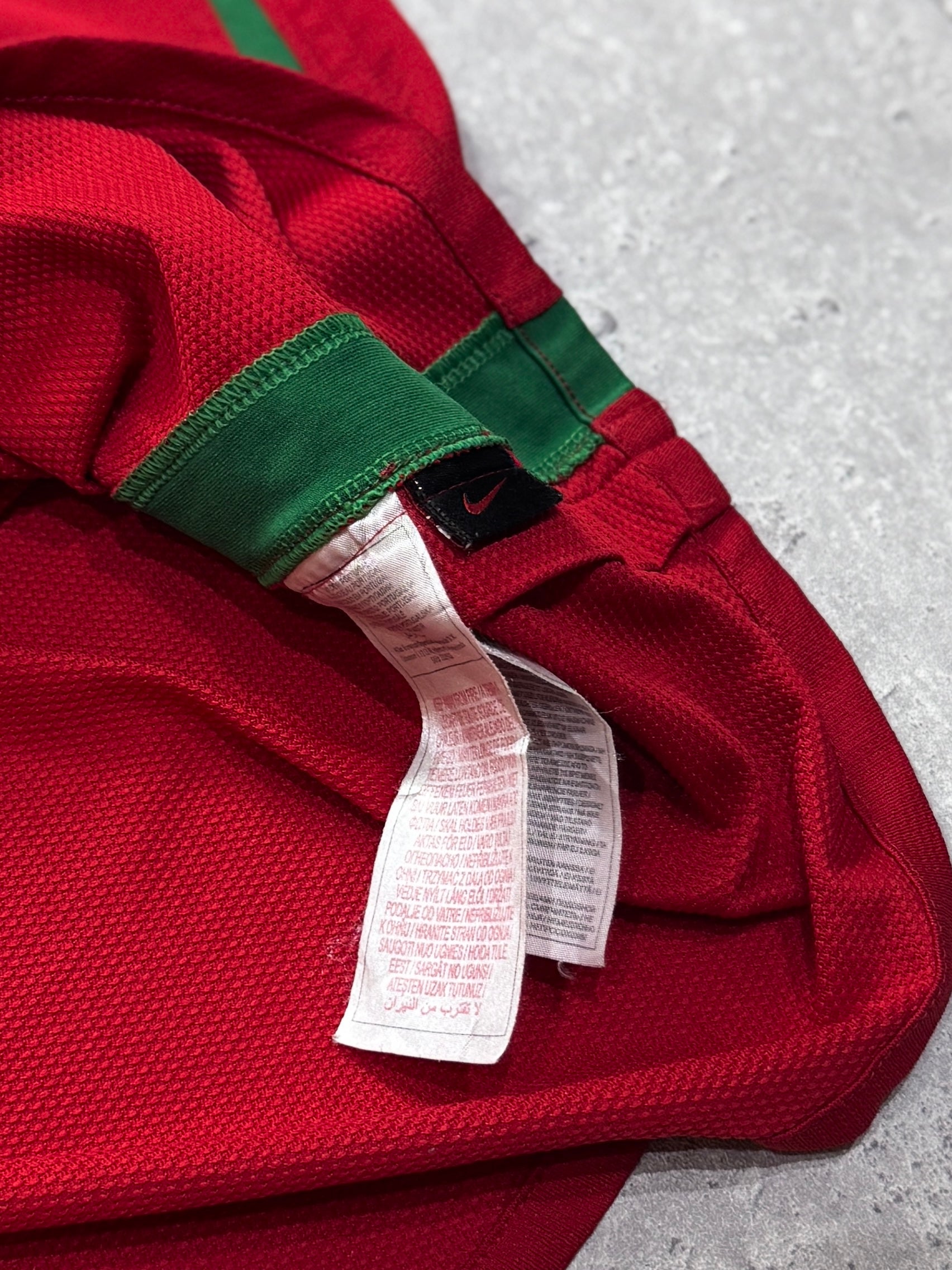 Vintage 2000s Nike X Portugal Football Jersey (L)