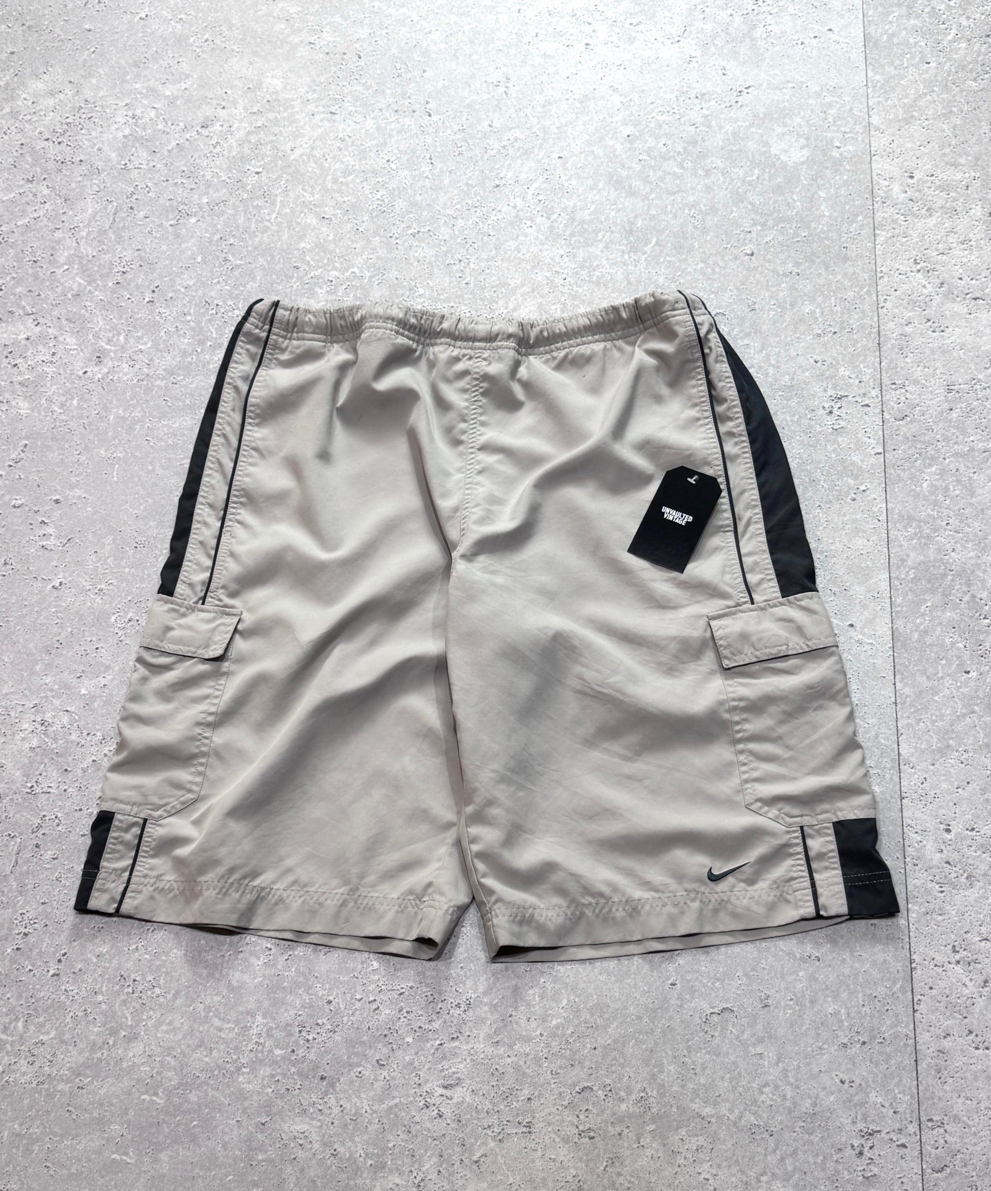 Vintage 2000s Nike Cargo Track Shorts (L)