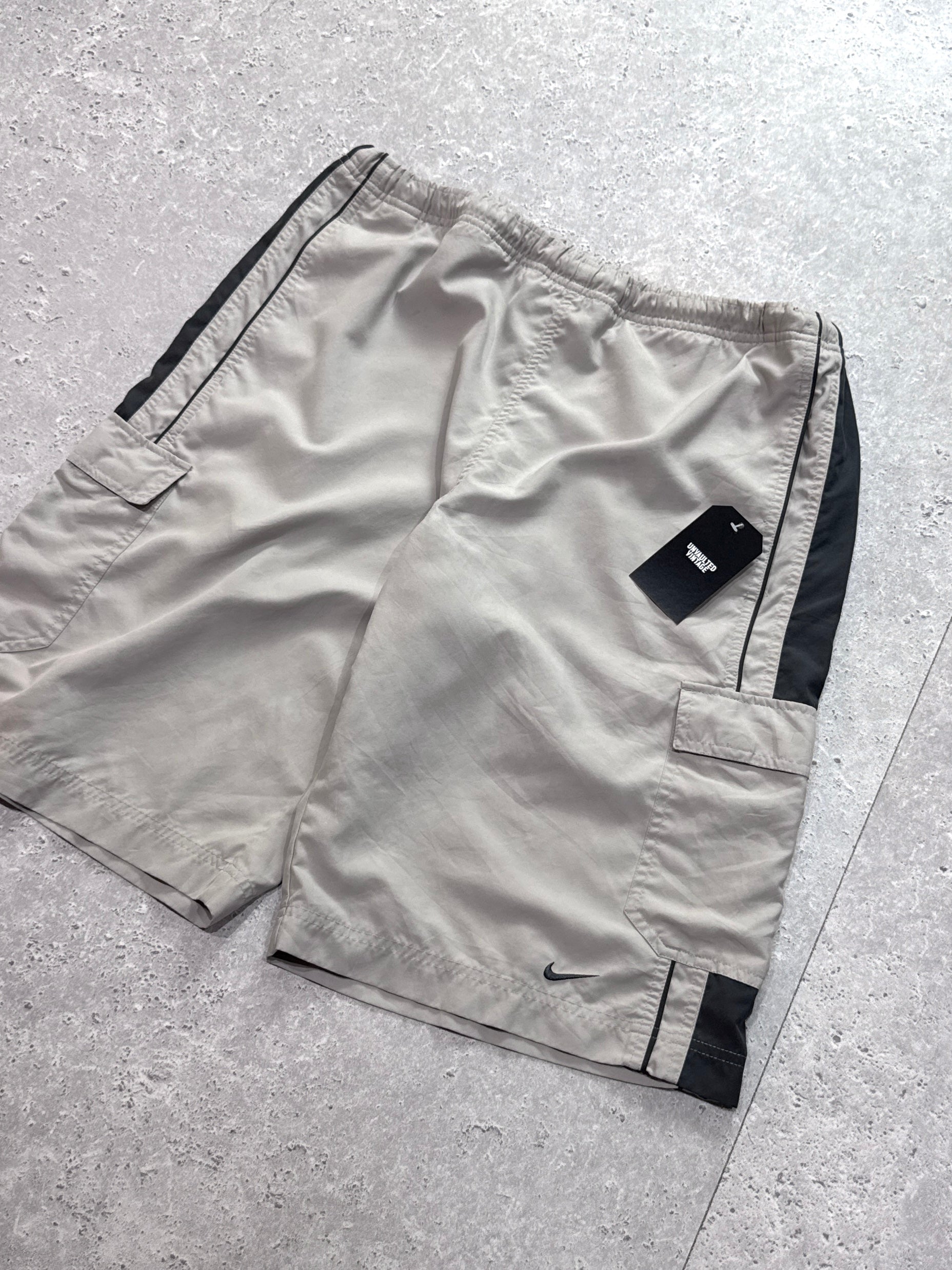Vintage 2000s Nike Cargo Track Shorts (L)