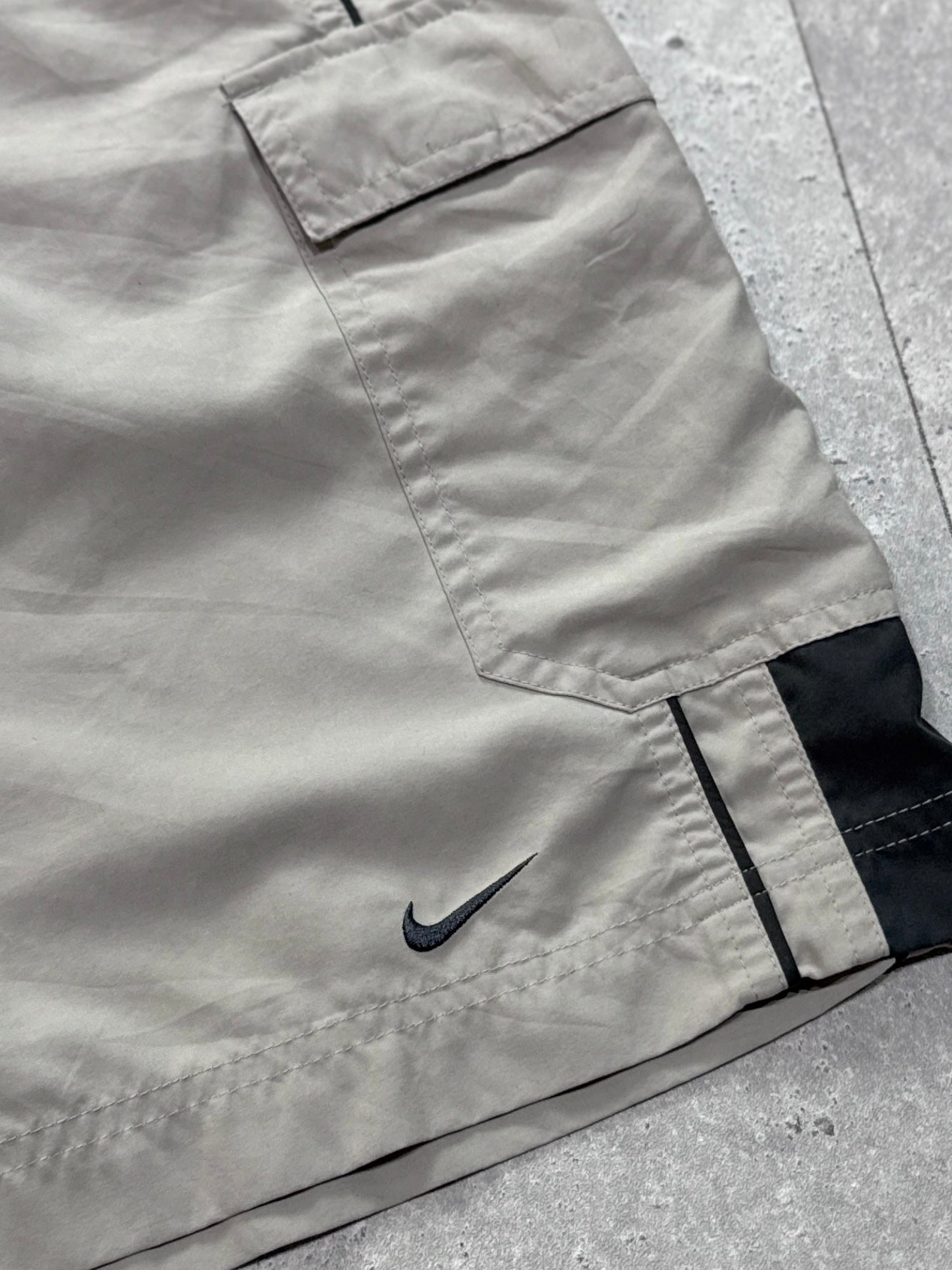 Vintage 2000s Nike Cargo Track Shorts (L)
