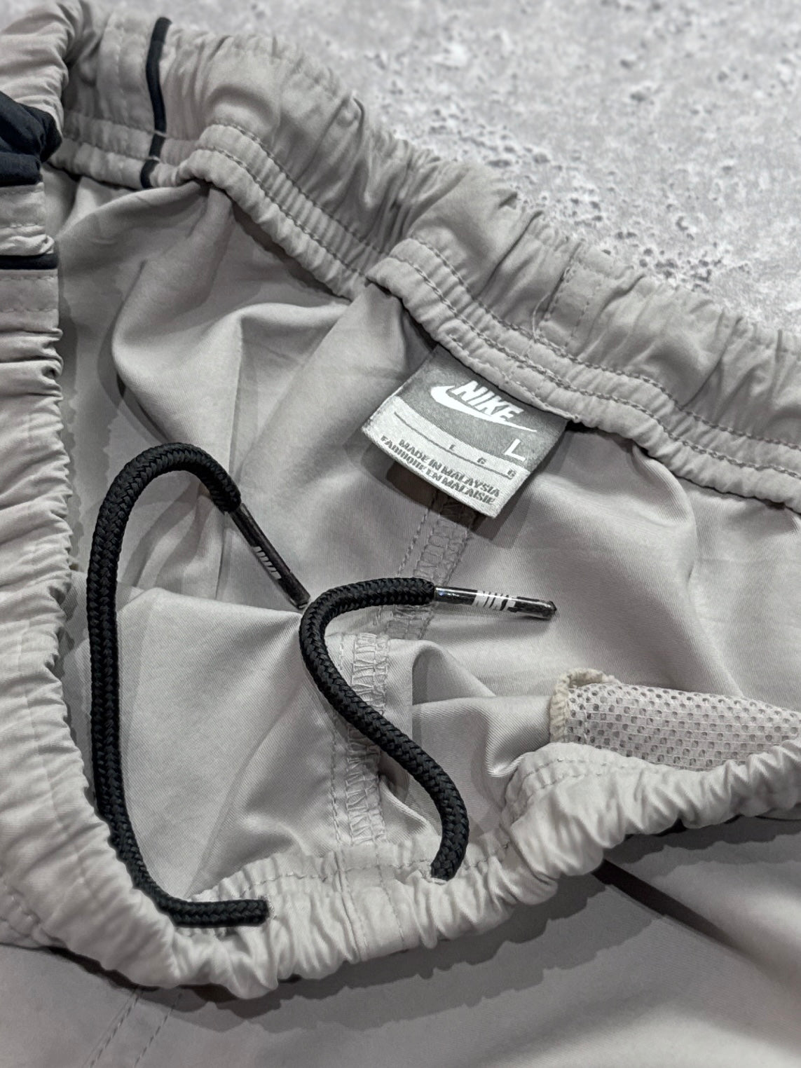 Vintage 2000s Nike Cargo Track Shorts (L)