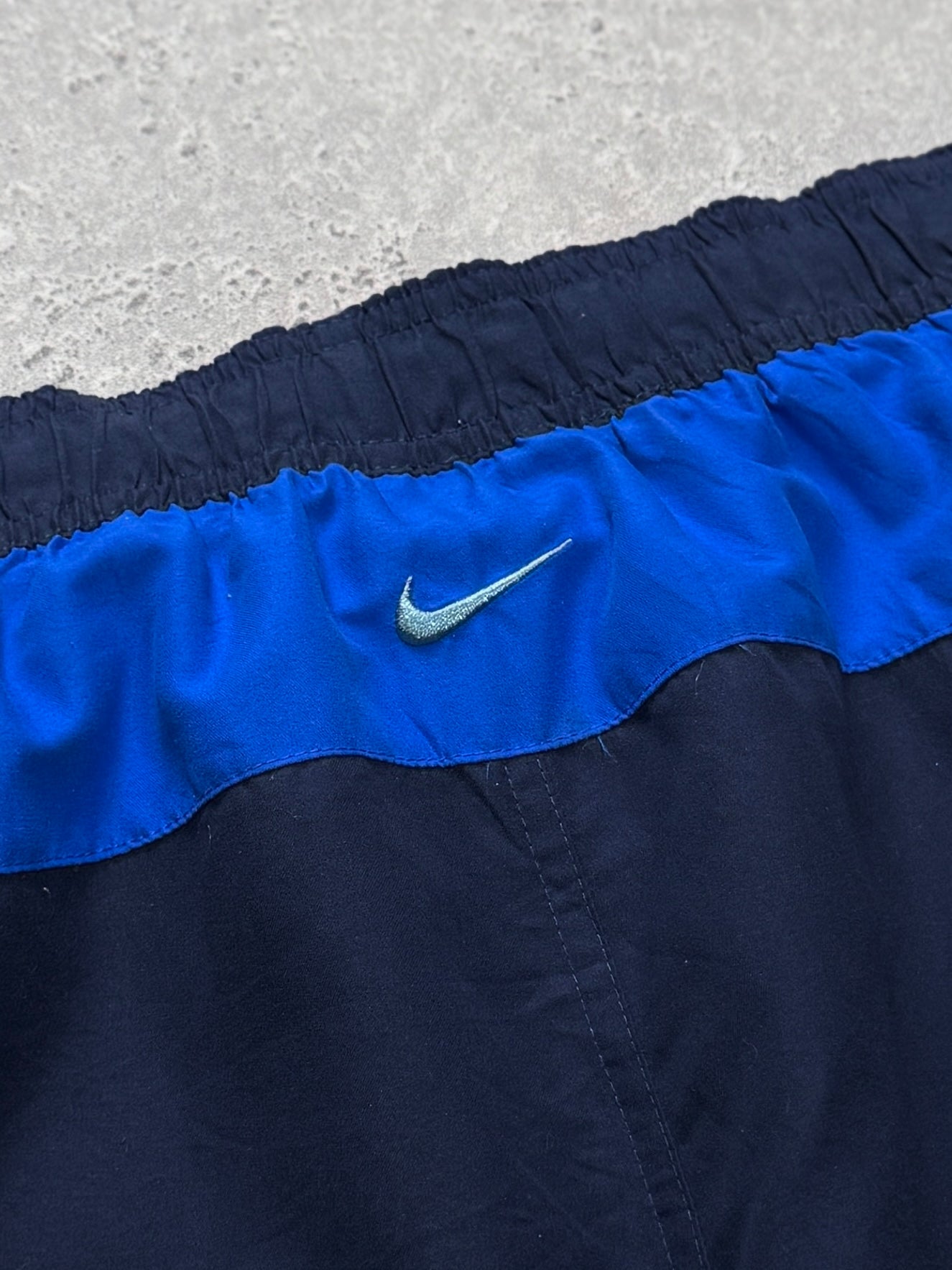 Vintage 2000s Nike Spellout Track Shorts (L)
