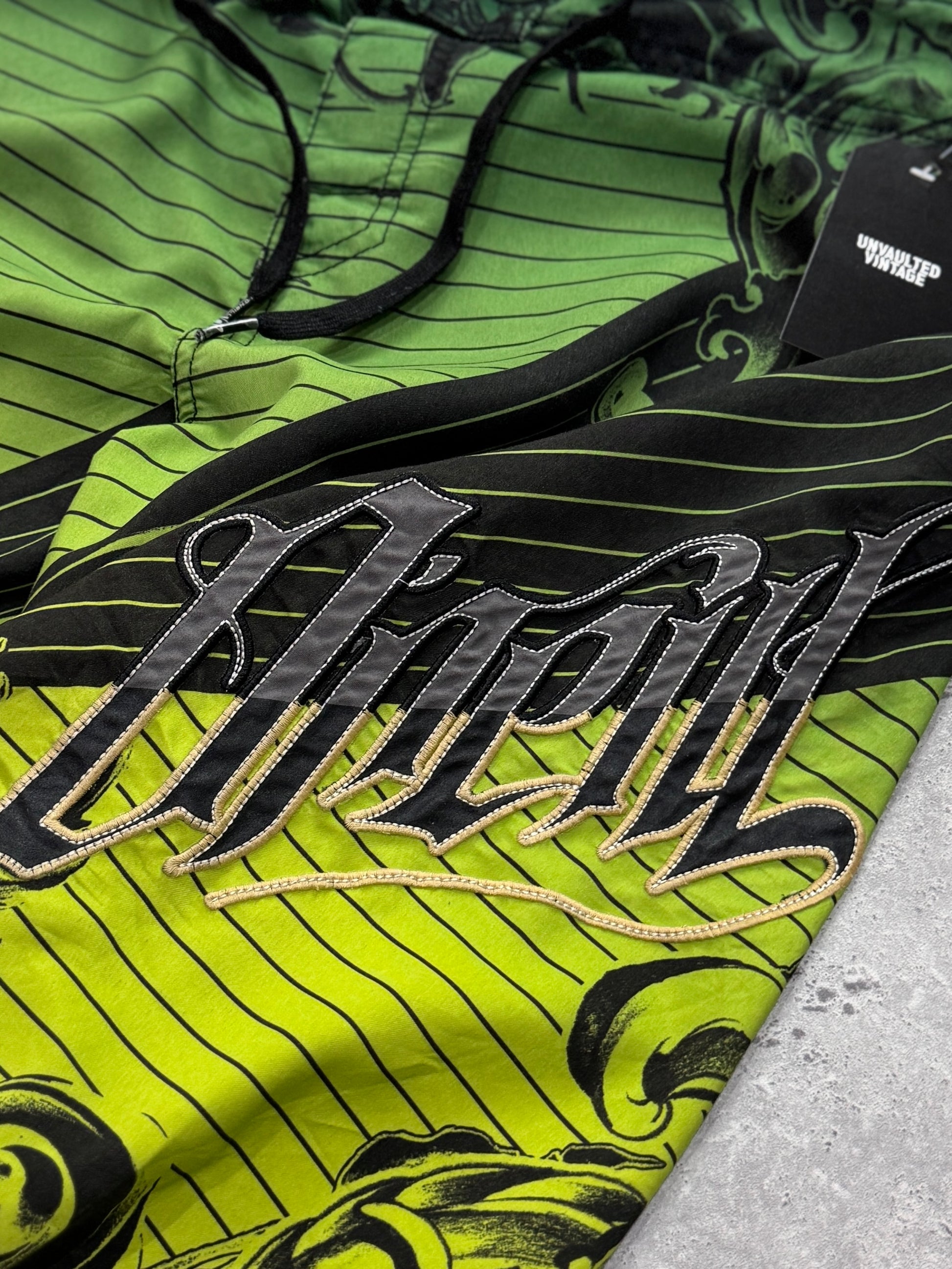 Vintage Y2K O’Neill Graphic Boardshorts (34”)