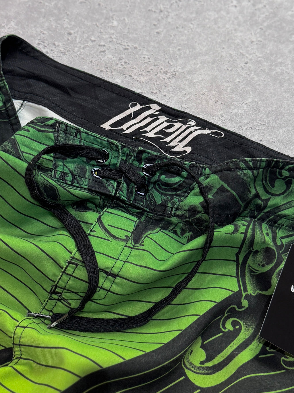 Vintage Y2K O’Neill Graphic Boardshorts (34”)