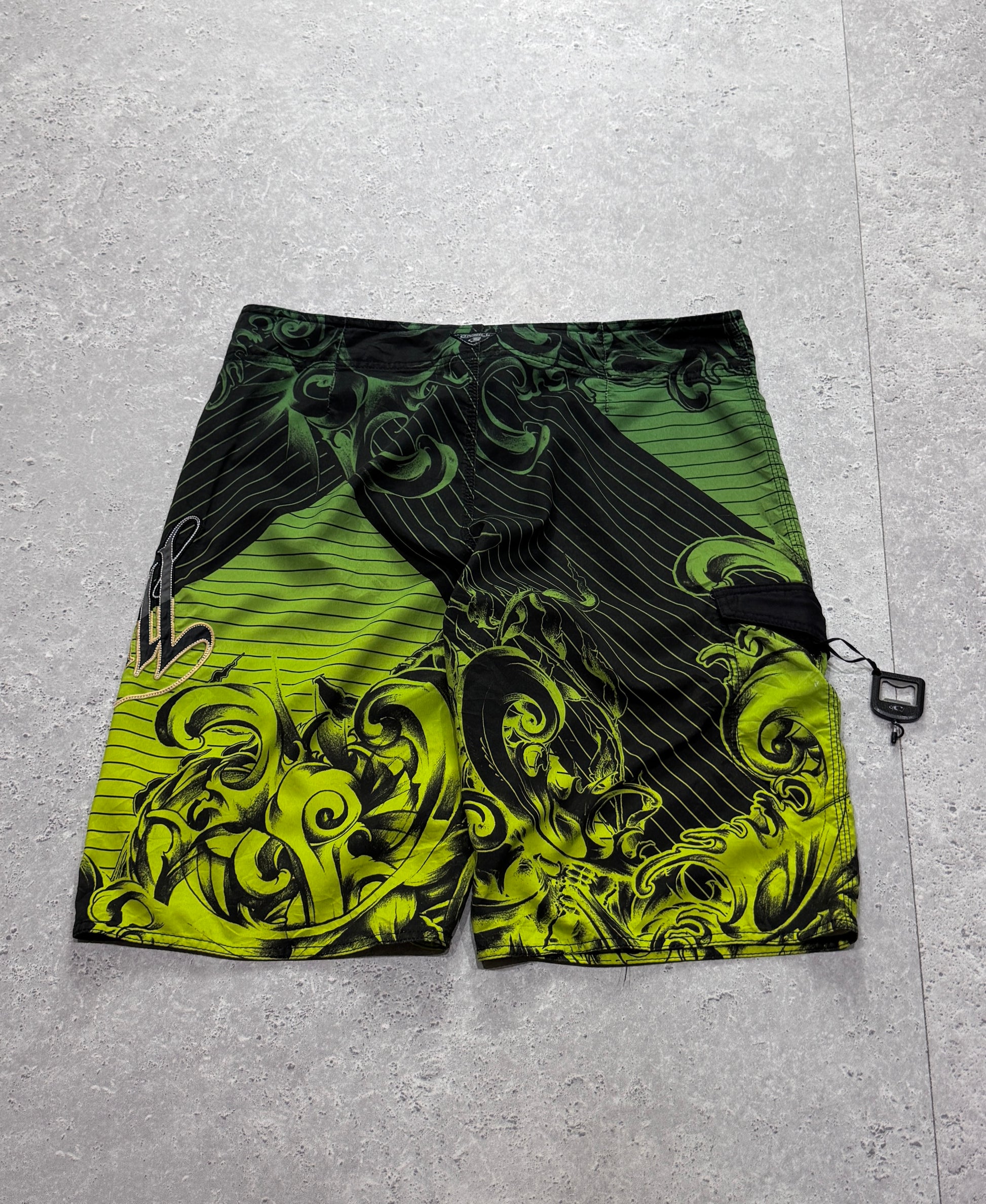 Vintage Y2K O’Neill Graphic Boardshorts (34”)