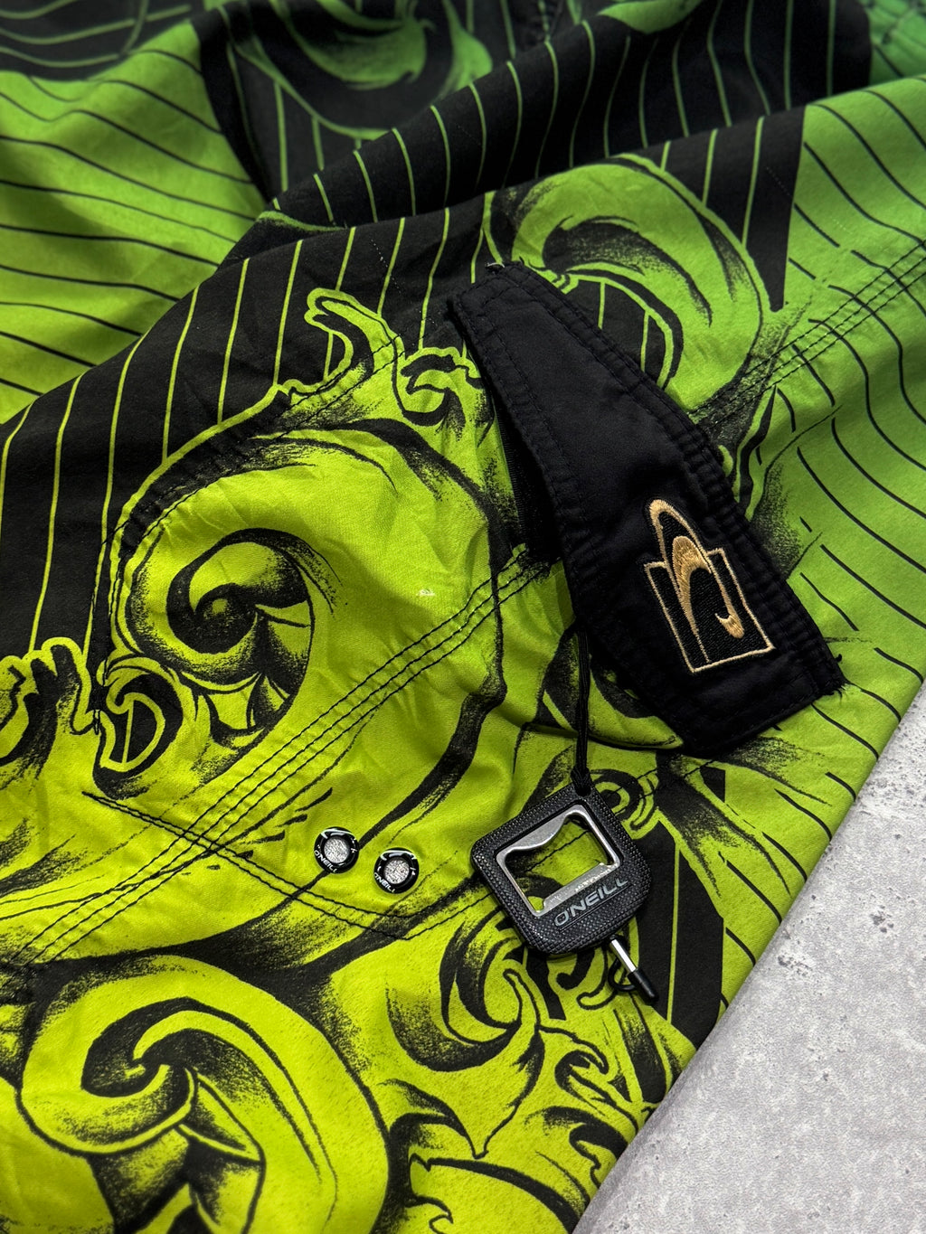 Vintage Y2K O’Neill Graphic Boardshorts (34”)