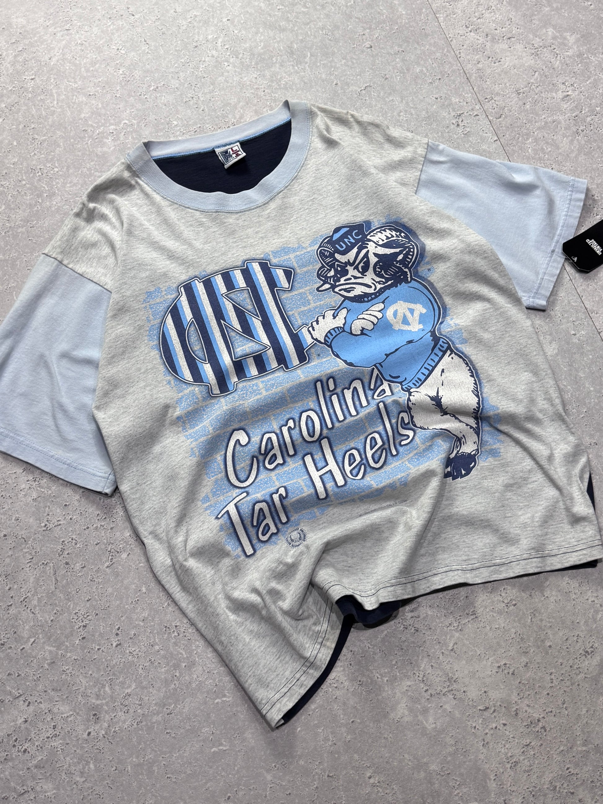 Vintage 90s North Carolina Tar Heels College Tee (L)