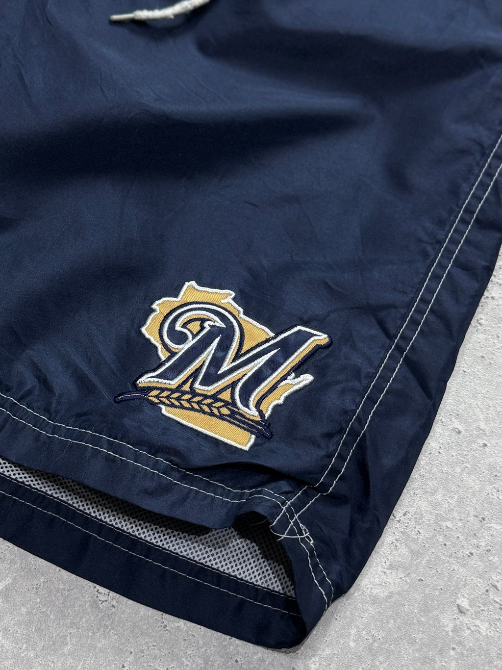 Vintage 2000s Milwaukee Brewers MLB Boardshorts (M)