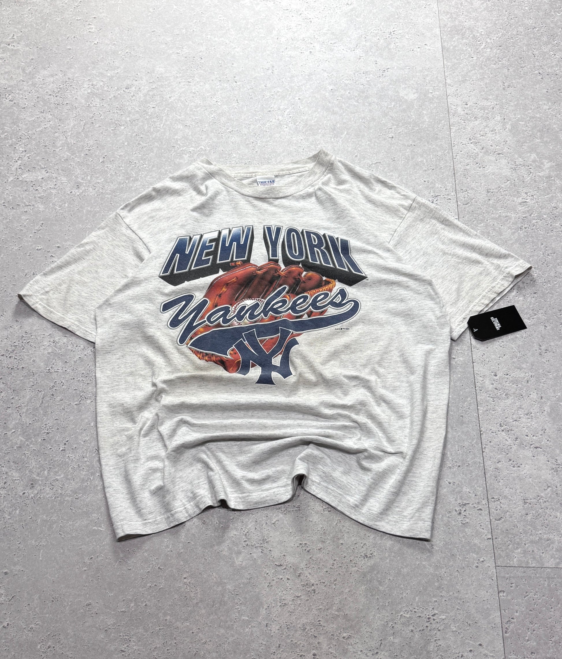 Vintage 90s New York Yankees MLB Graphic Tee (XL)