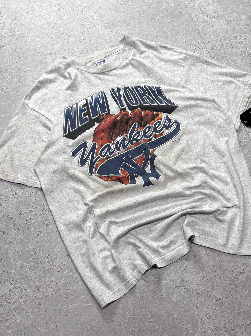 Vintage 90s New York Yankees MLB Graphic Tee (XL)