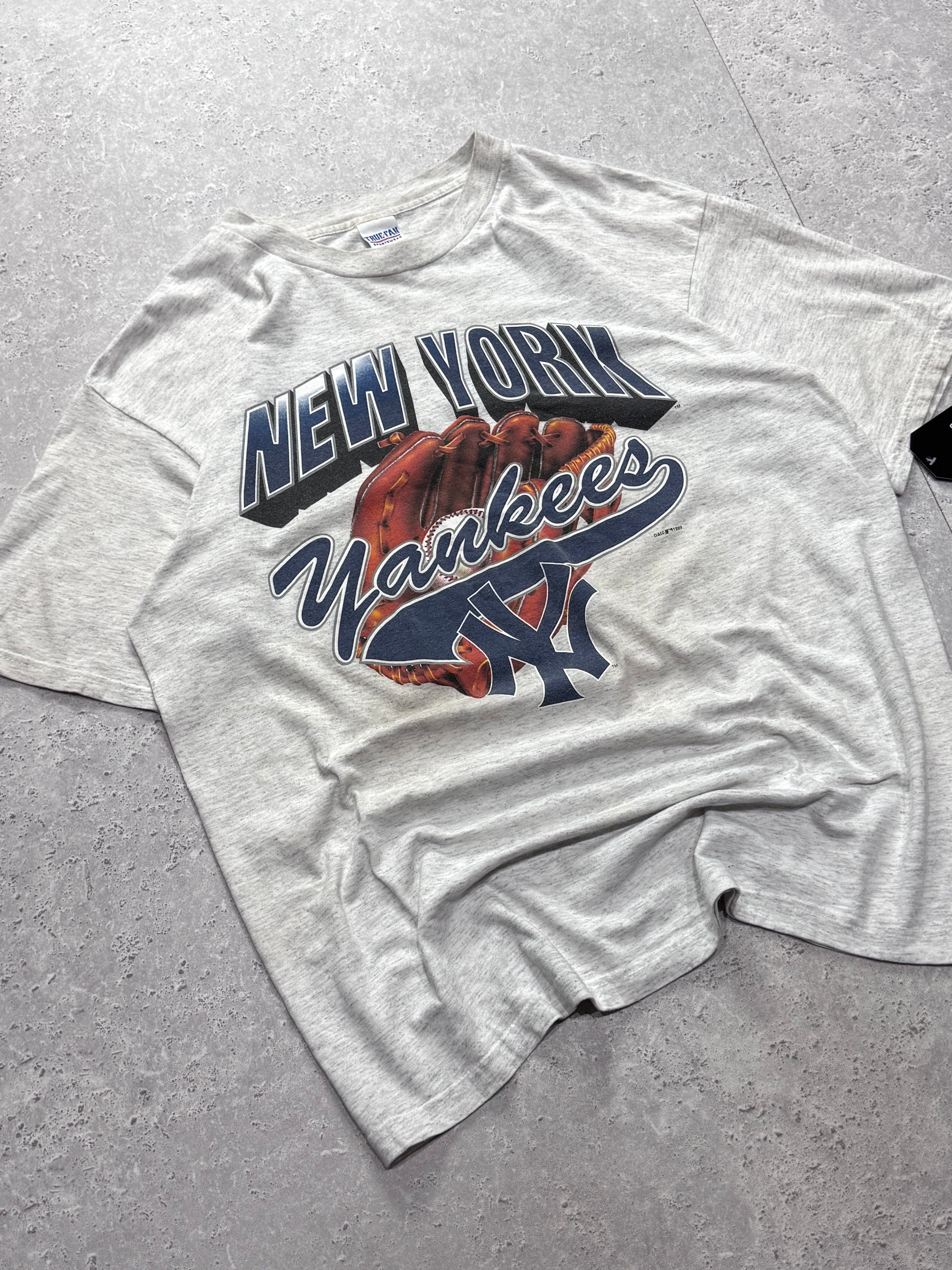 Vintage 90s New York Yankees MLB Graphic Tee (XL)