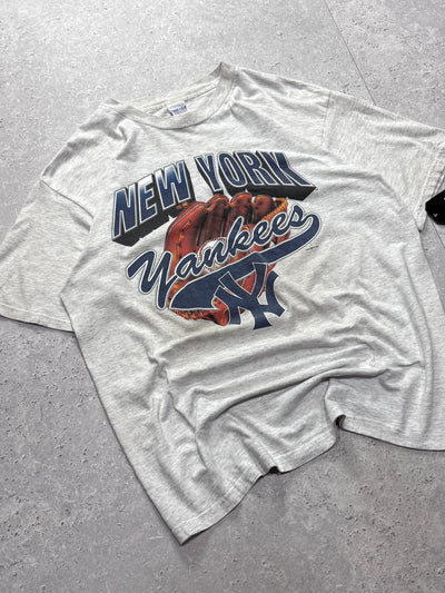 Vintage 90s New York Yankees MLB Graphic Tee (XL)