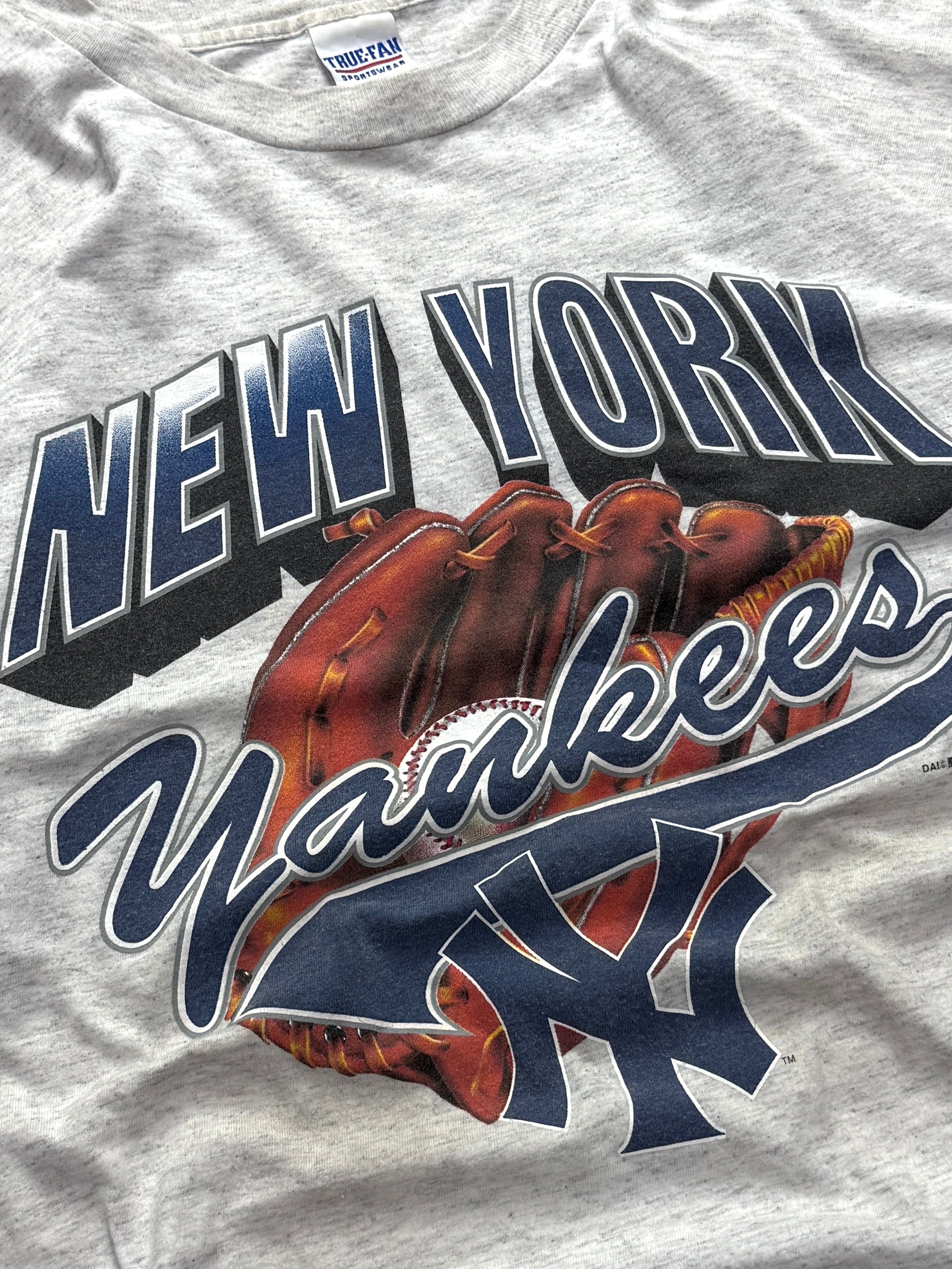 Vintage 90s New York Yankees MLB Graphic Tee (XL)