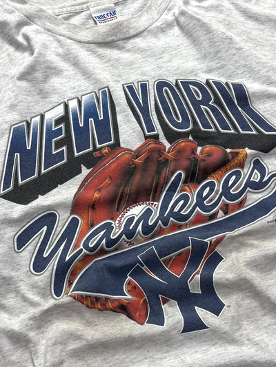 Vintage 90s New York Yankees MLB Graphic Tee (XL)